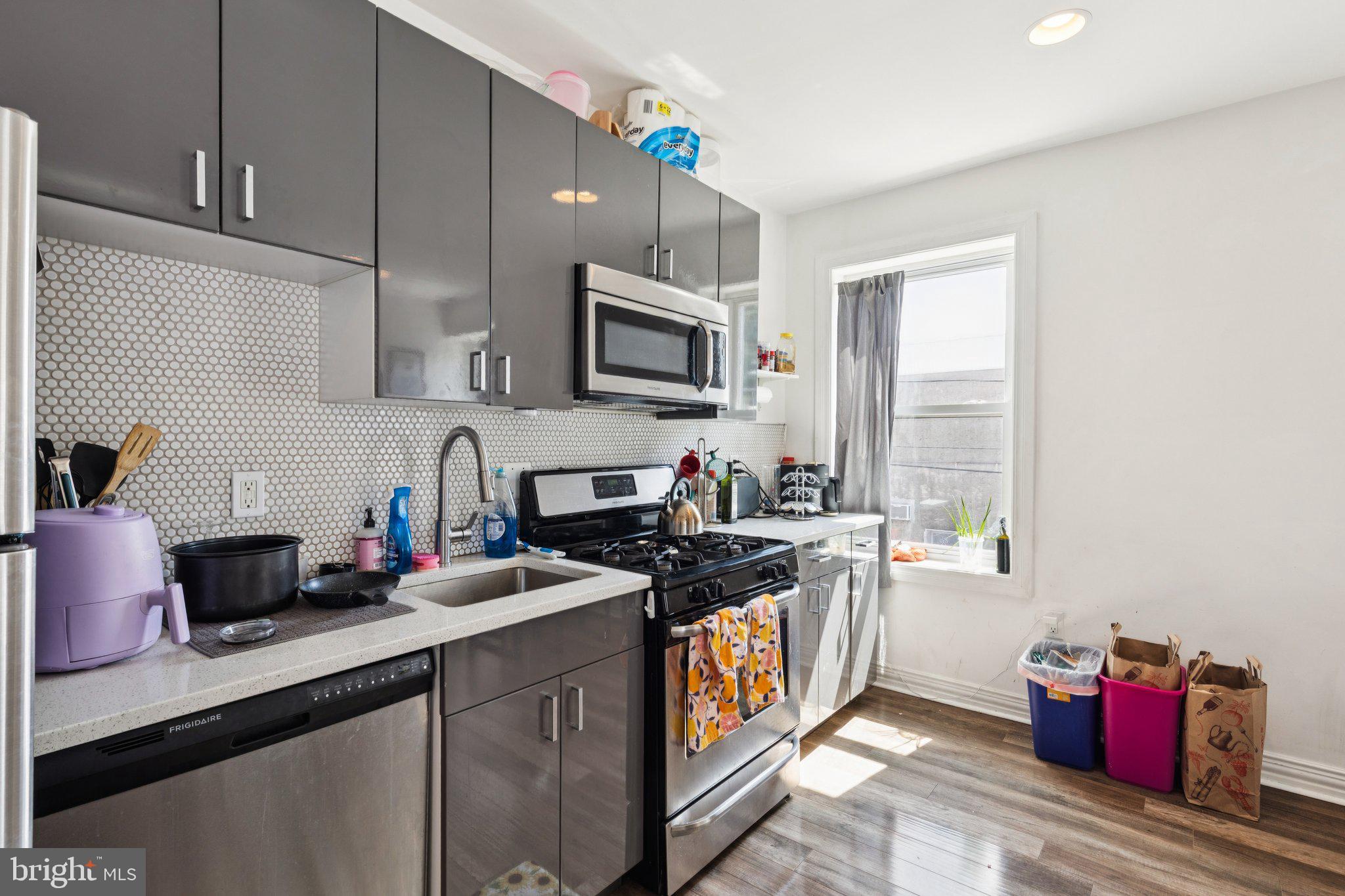 POINT BREEZE - Residential Income