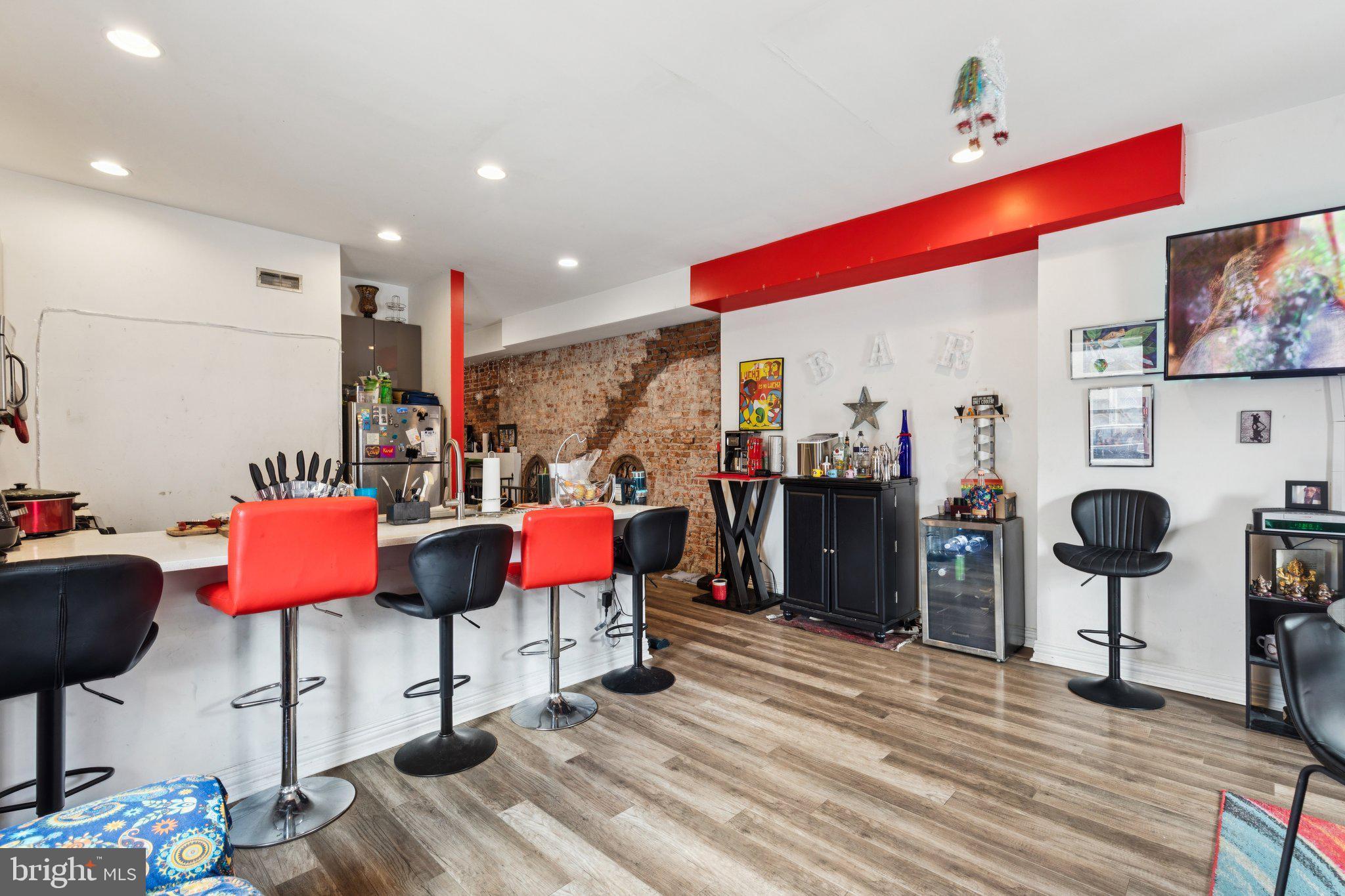 POINT BREEZE - Residential Income