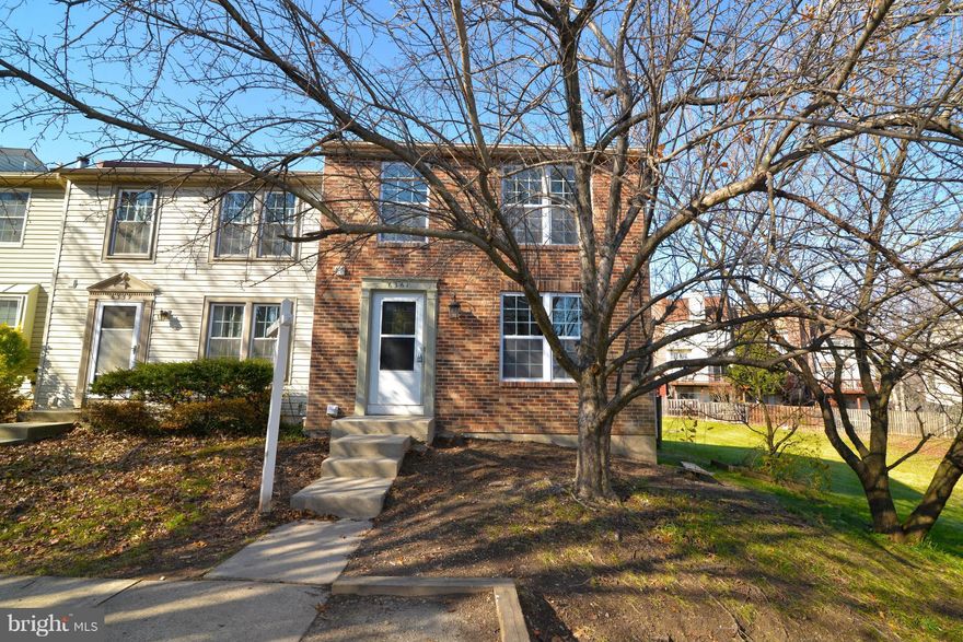 Fenced End Unit TH, Thoroughly Remodeled home with New Steel appliances,New roof,Hardwood, New Windows, Doors, Carpet, Newer HVAC, new SOD, painted fence, updated bath rooms, a Must see, wont last long