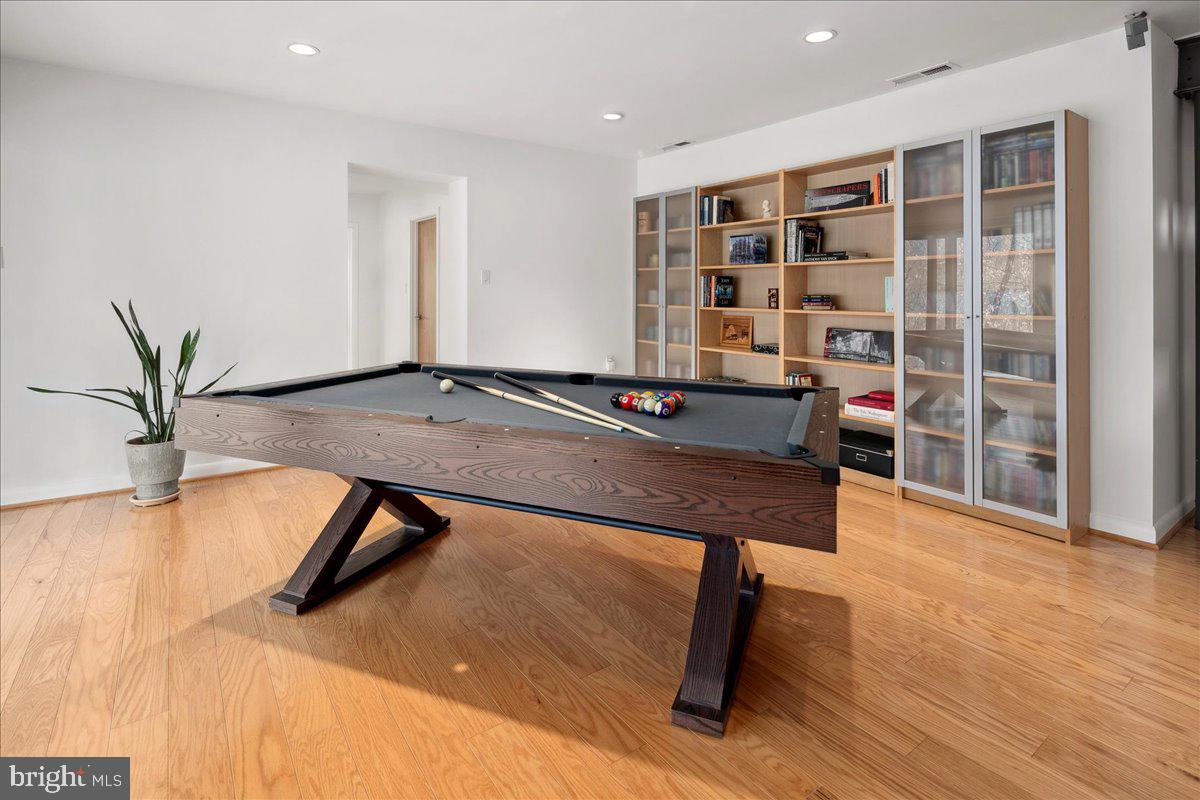 WILLOWBROOK - Residential