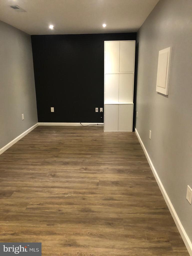 LONDON TOWN WEST - Residential Lease