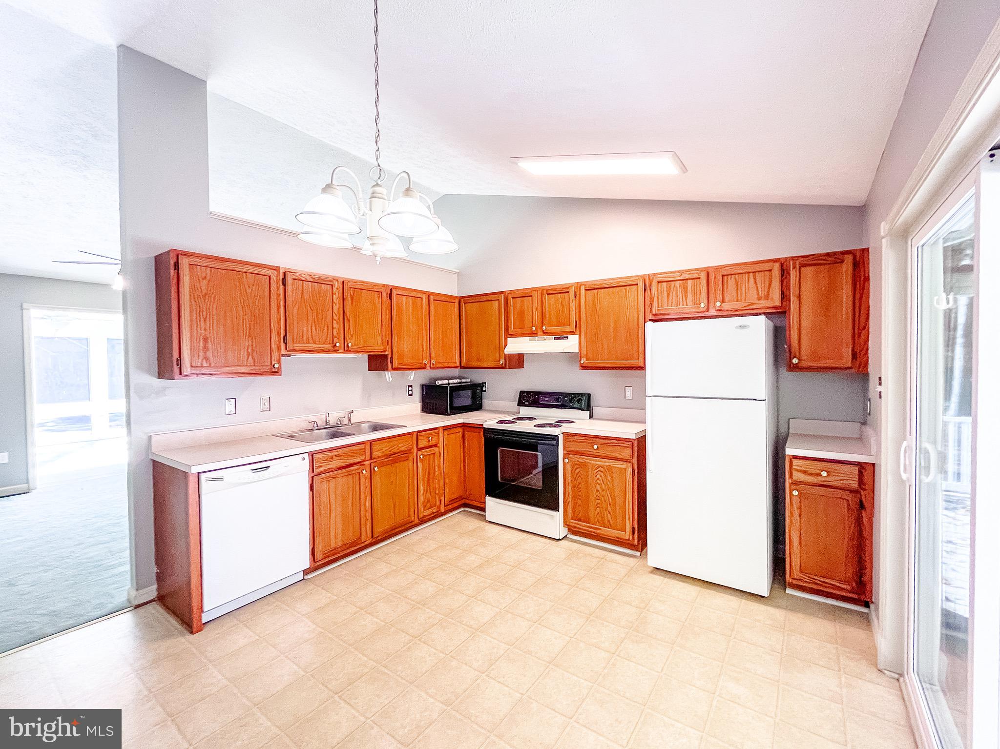 LAKE CAROLINE - Residential Lease