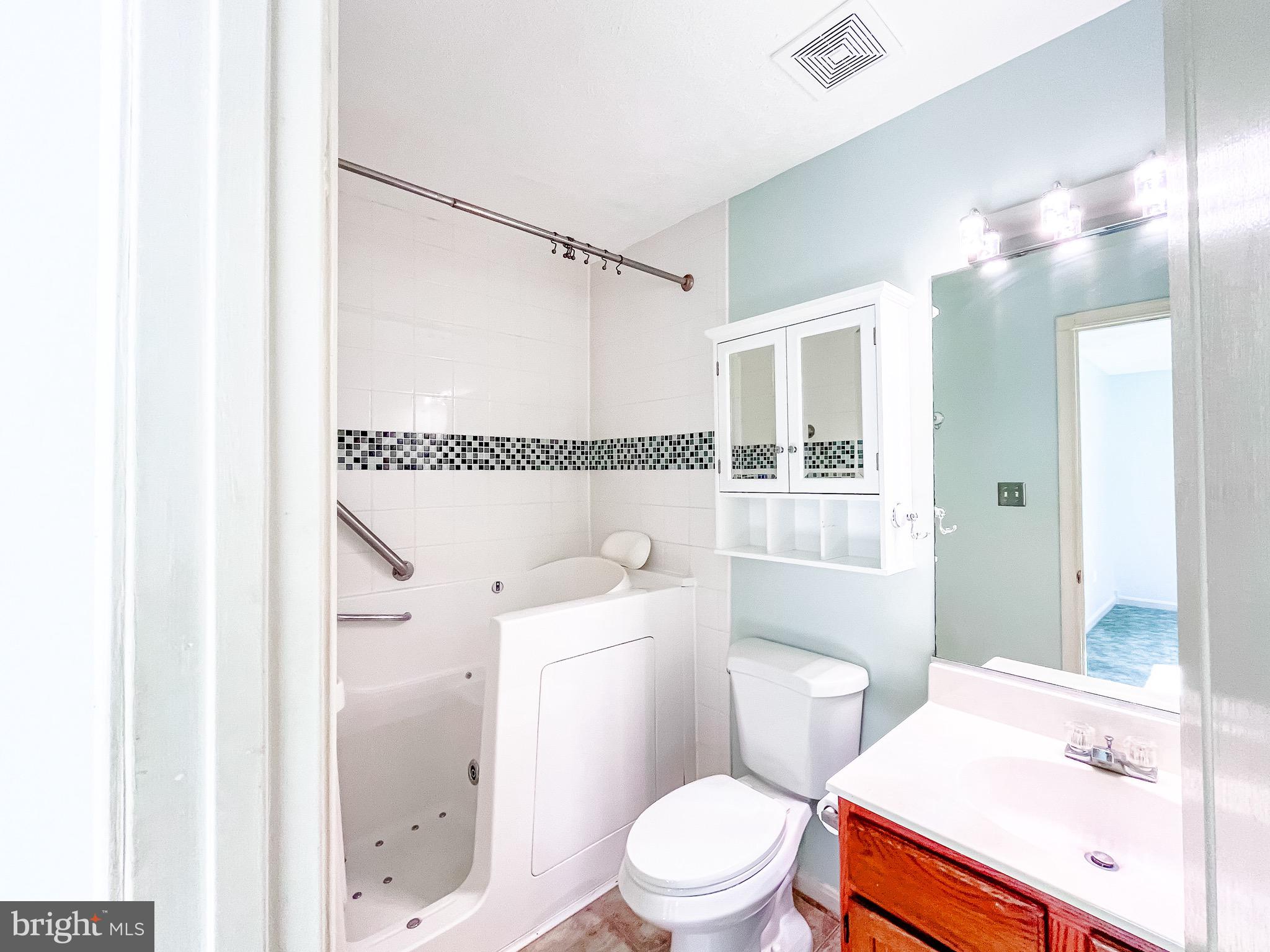 LAKE CAROLINE - Residential Lease