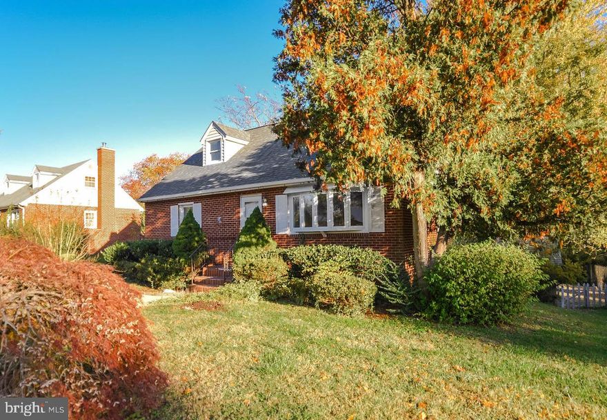 SOME T-L-C AND COSMETIC IMPROVEMENTS ARE ALL THIS NEEDS TO HAVE A COMFORTABLE, SPACIOUS AND AFFORDABLE PLACE TO CALL HOME! FROM THE SOLID BRICK EXTERIOR TO THE HARDWOOD FLOORS TO THE GENEROUS ROOM SIZES & UPDATED/UPGRADED KITCHEN & BATHS , YOU'LL SEE THE VALUE! RETREAT TO THE PRIVATE MAIN FLOOR PRIMARY SUITE, ENJOY A MEAL IN THE FORMAL DINING ROOM OR RELAX IN THE DOWNSTAIRS REC ROOM...ROMP THE BIG BACK YARD...SEE IT FOR YOURSELF TODAY!