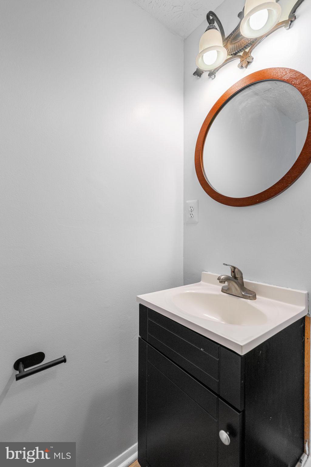 NEWINGTON COMMONS - Residential Lease