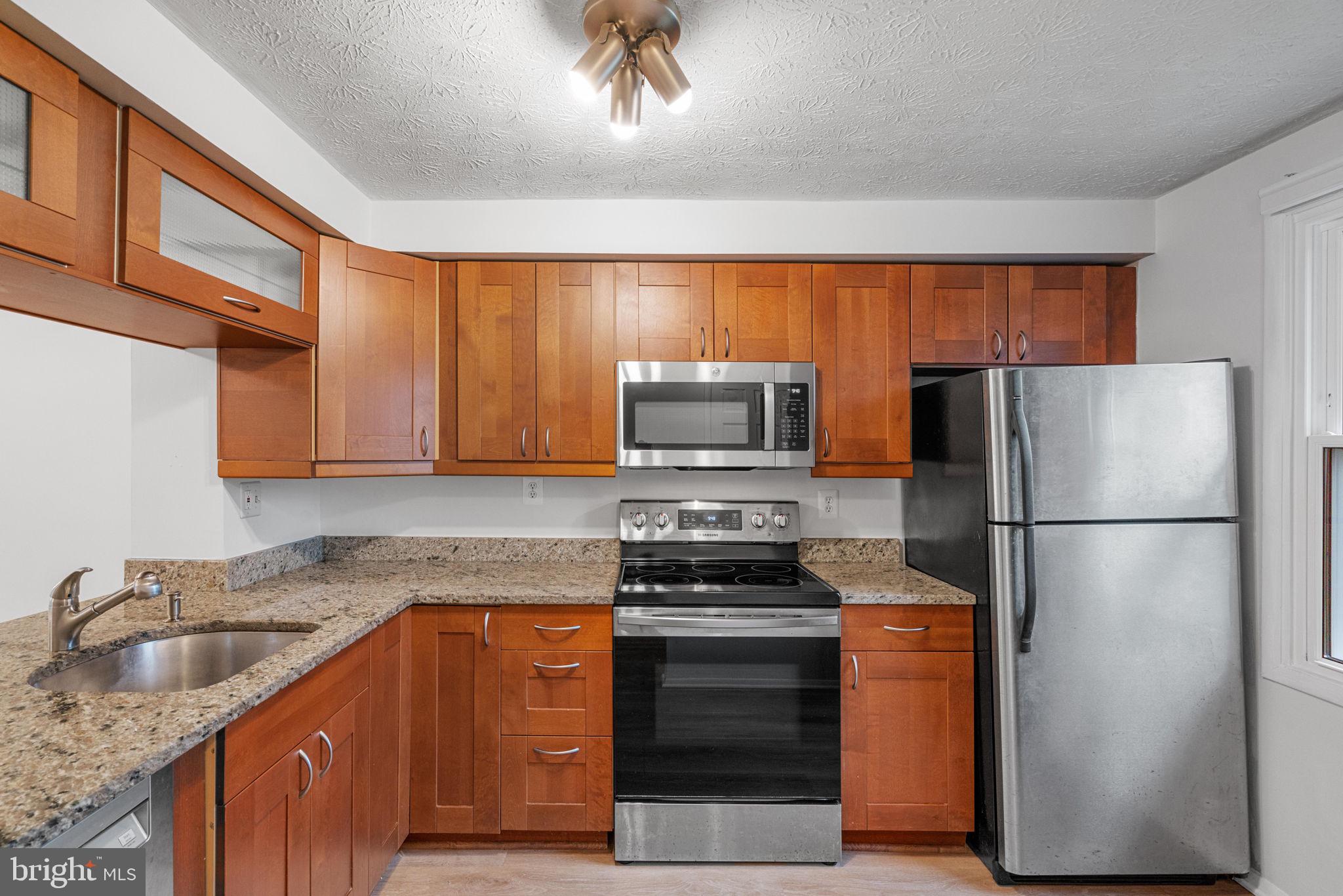 NEWINGTON COMMONS - Residential Lease