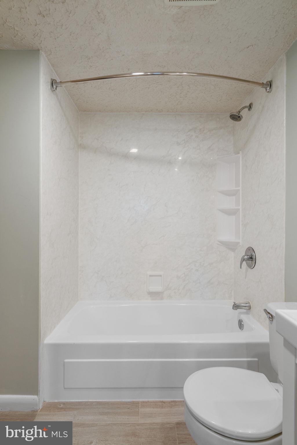 NEWINGTON COMMONS - Residential Lease