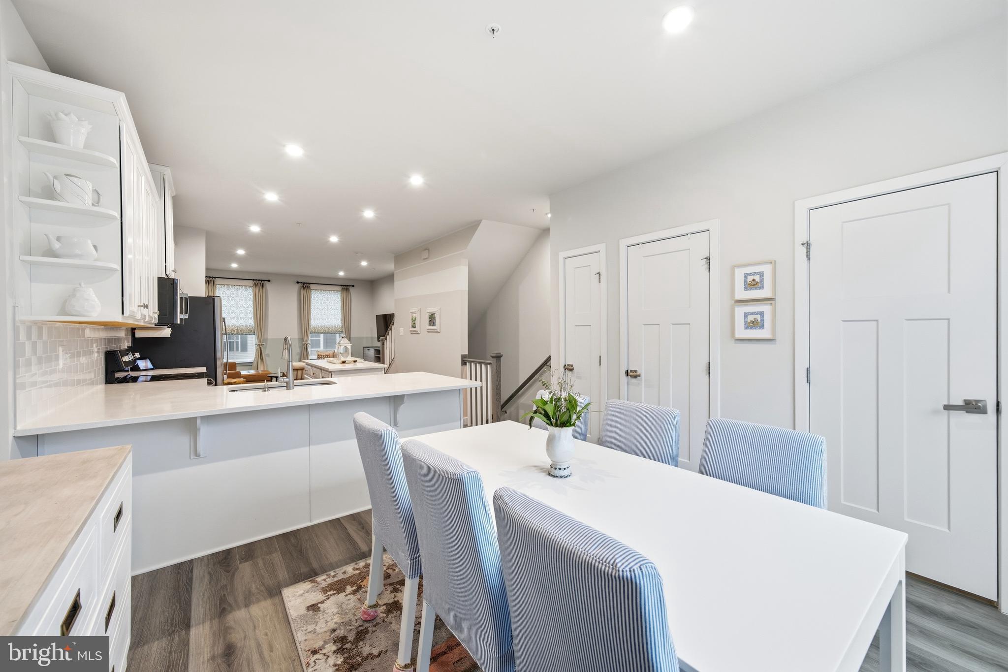 ELKRIDGE CROSSING - Residential