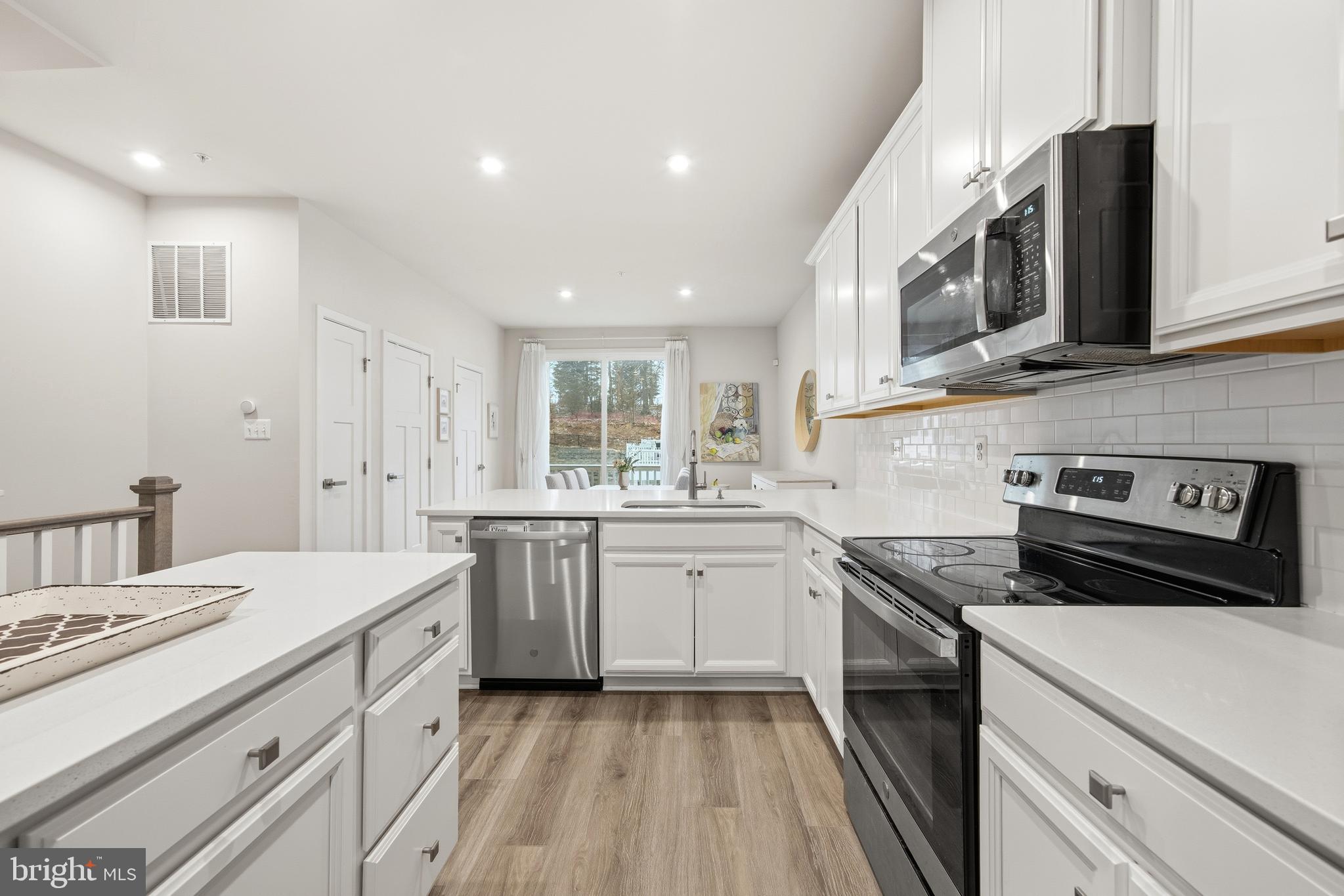 ELKRIDGE CROSSING - Residential