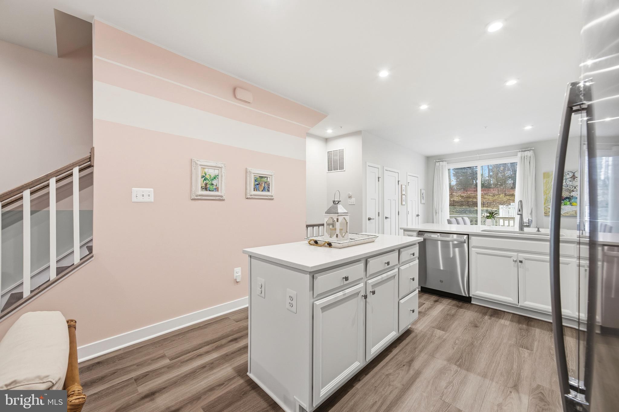 ELKRIDGE CROSSING - Residential