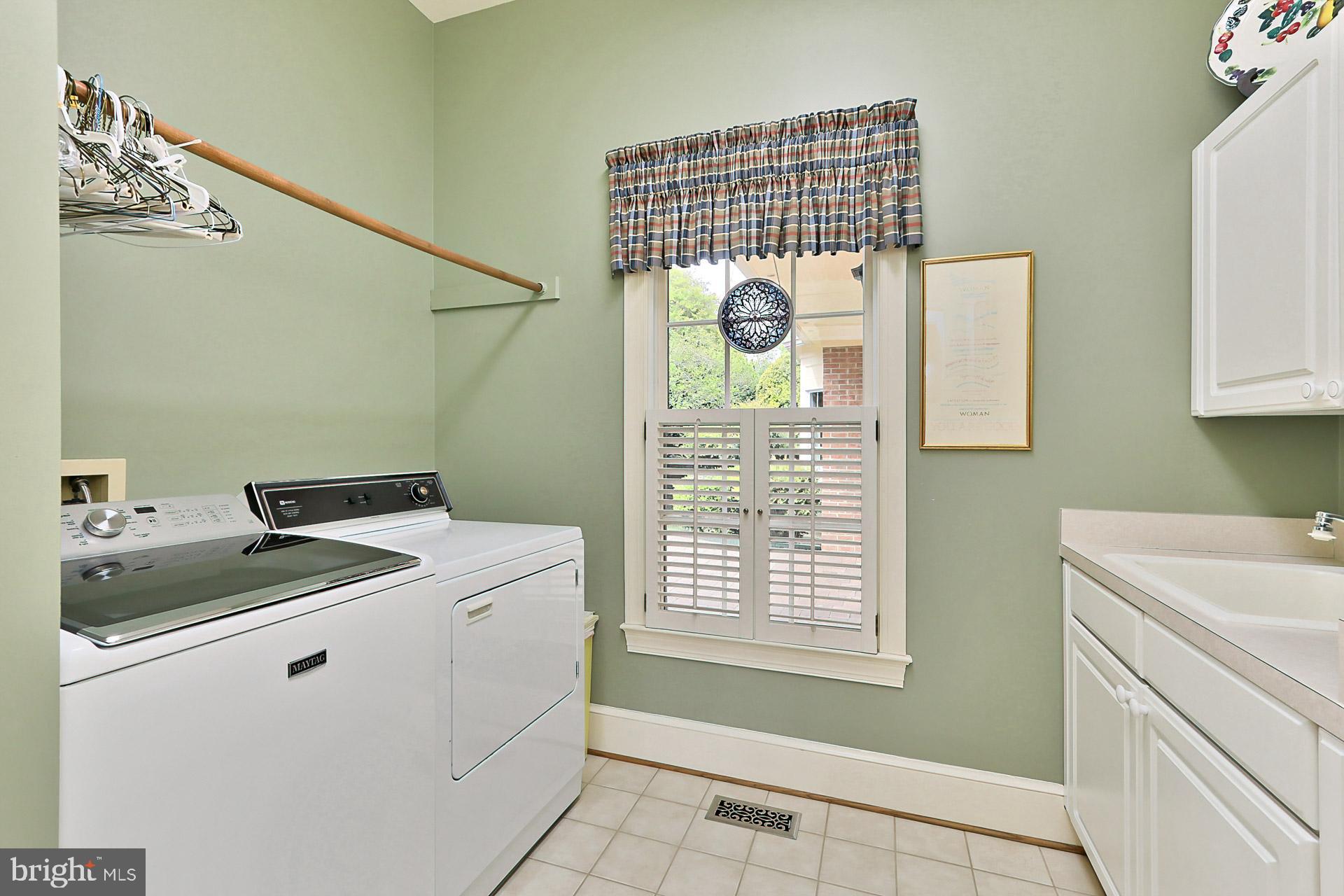 HUNTING HILLS - Residential