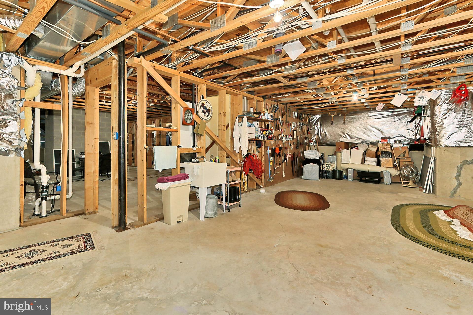 HUNTING HILLS - Residential