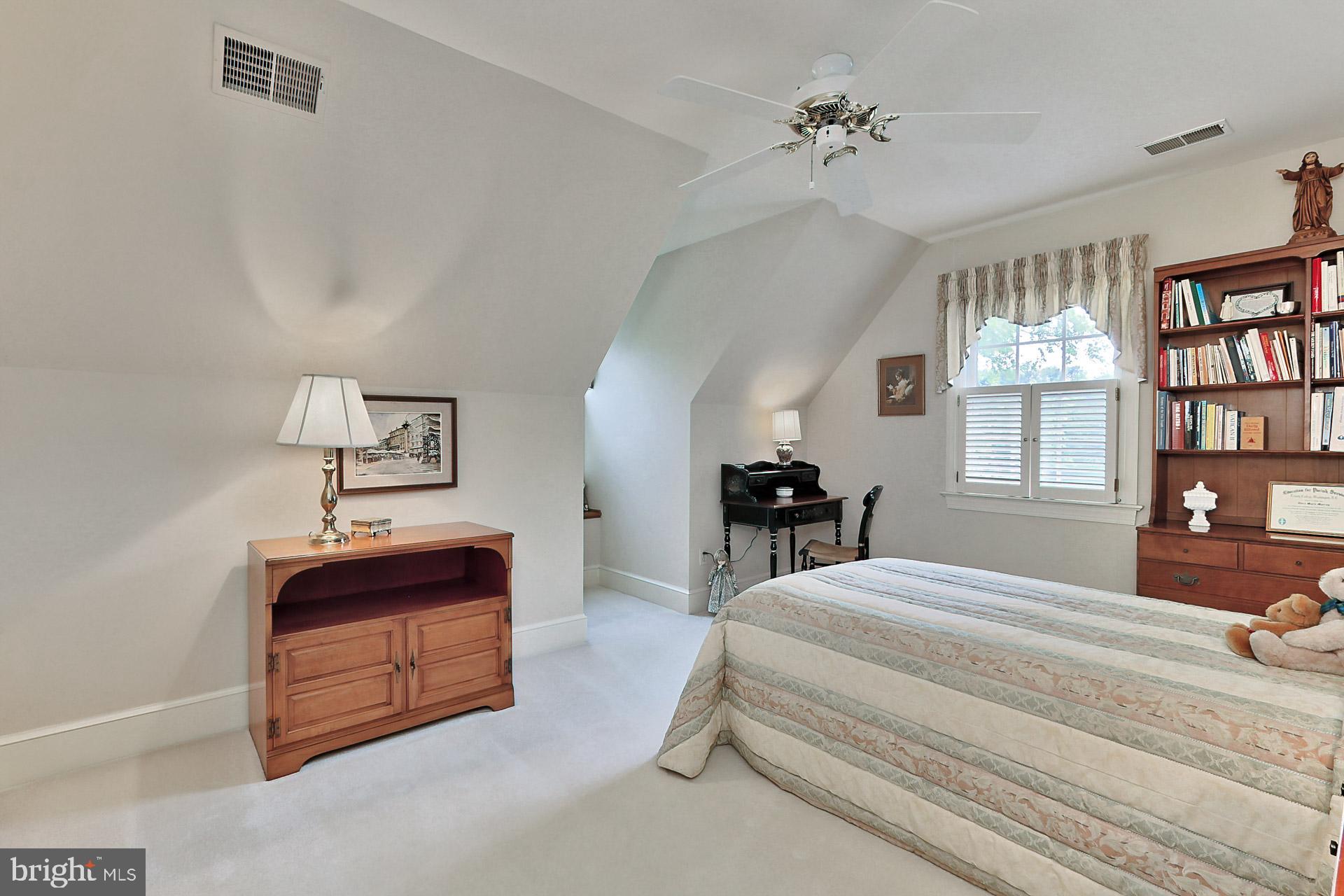 HUNTING HILLS - Residential