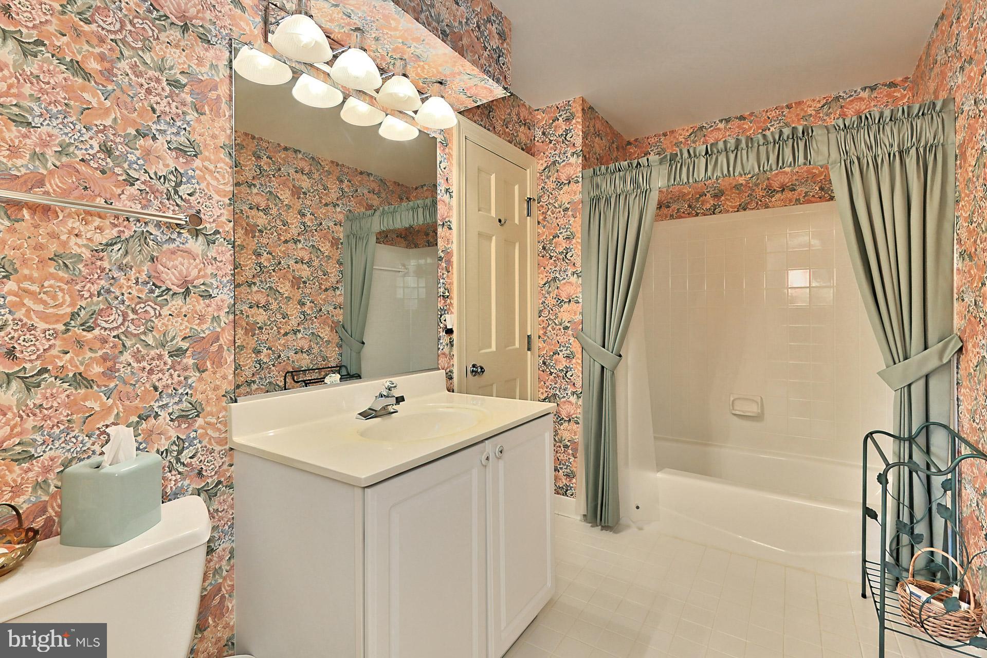 HUNTING HILLS - Residential