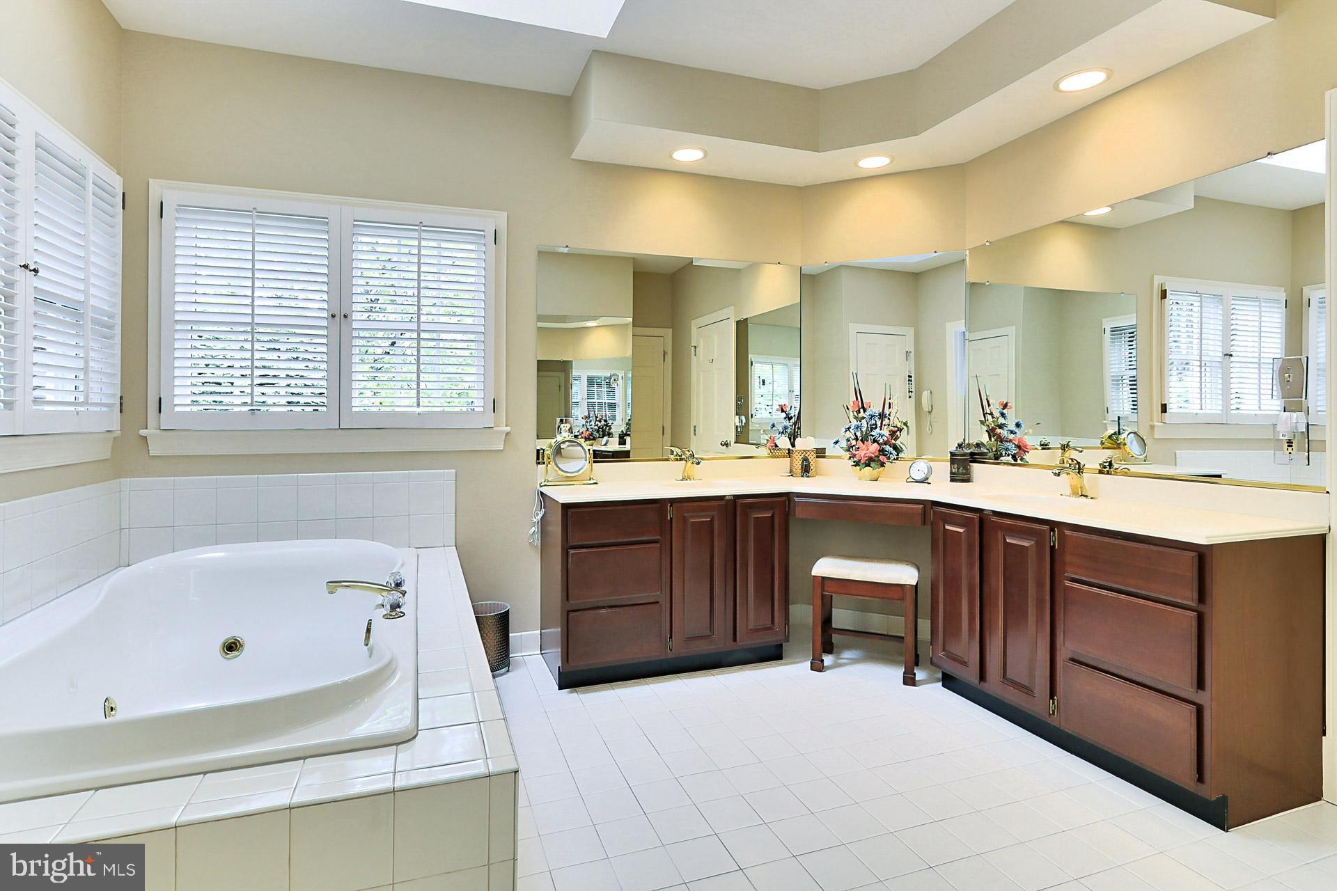 HUNTING HILLS - Residential