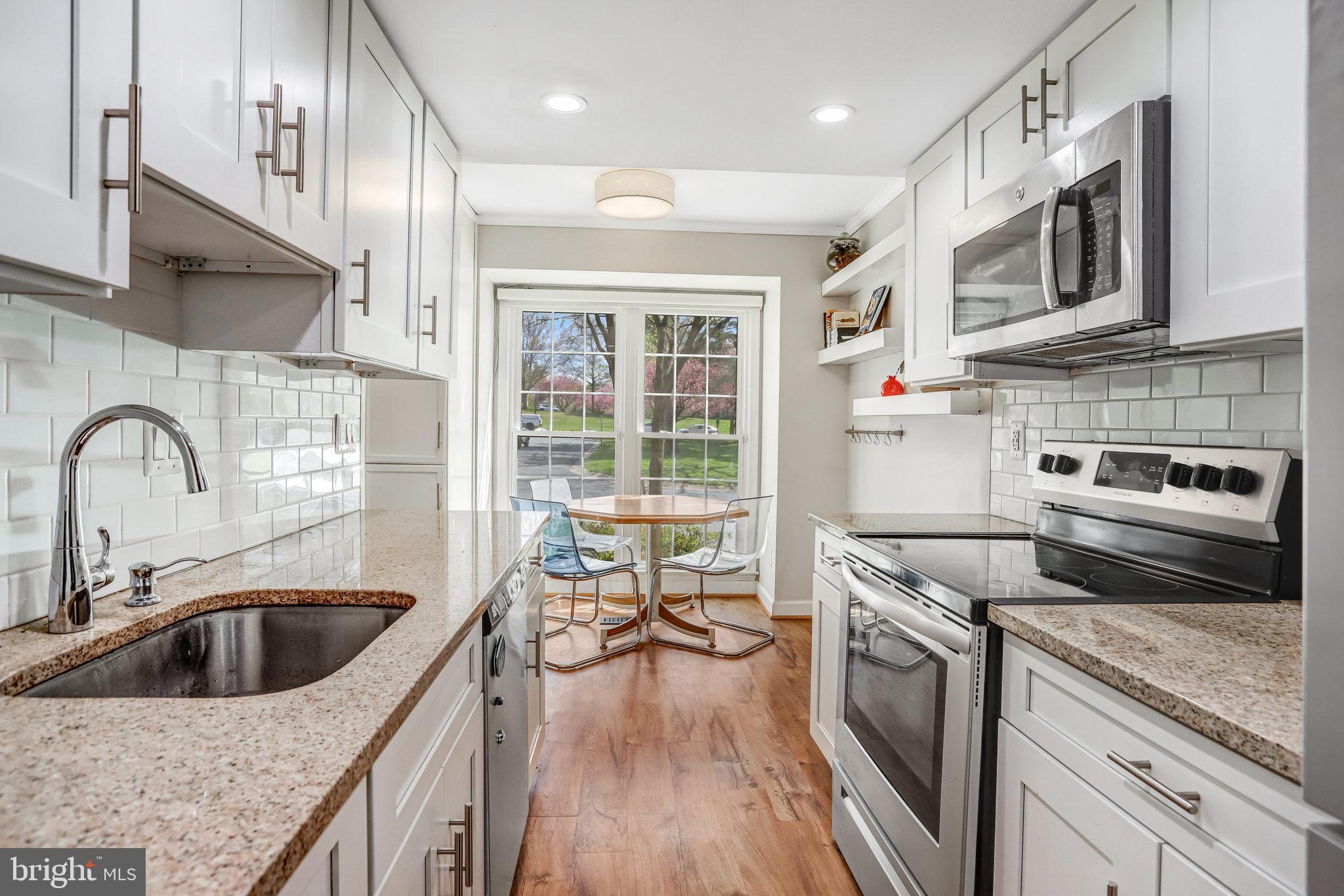 SHADOW OAK - Residential