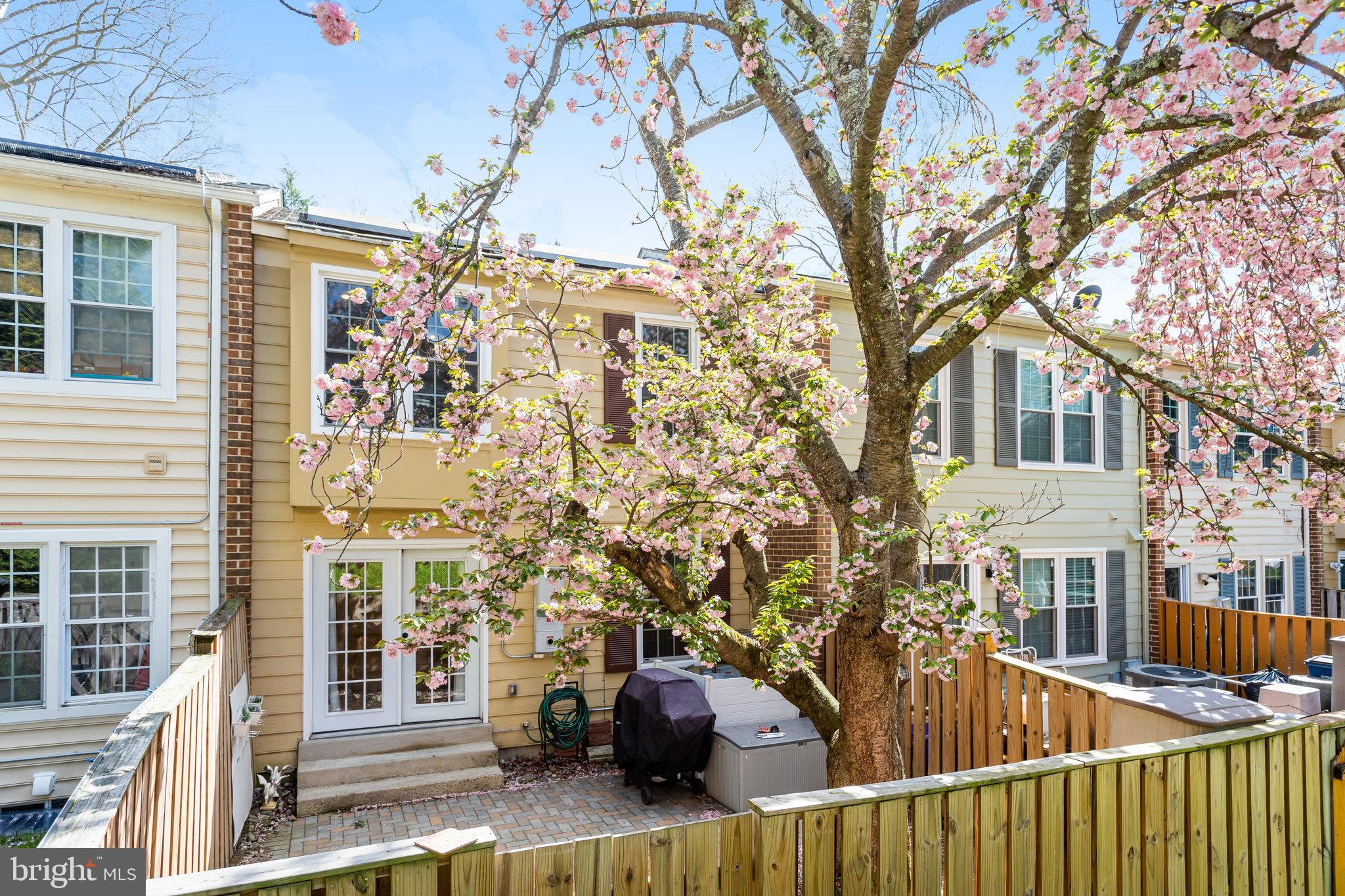 SHADOW OAK - Residential