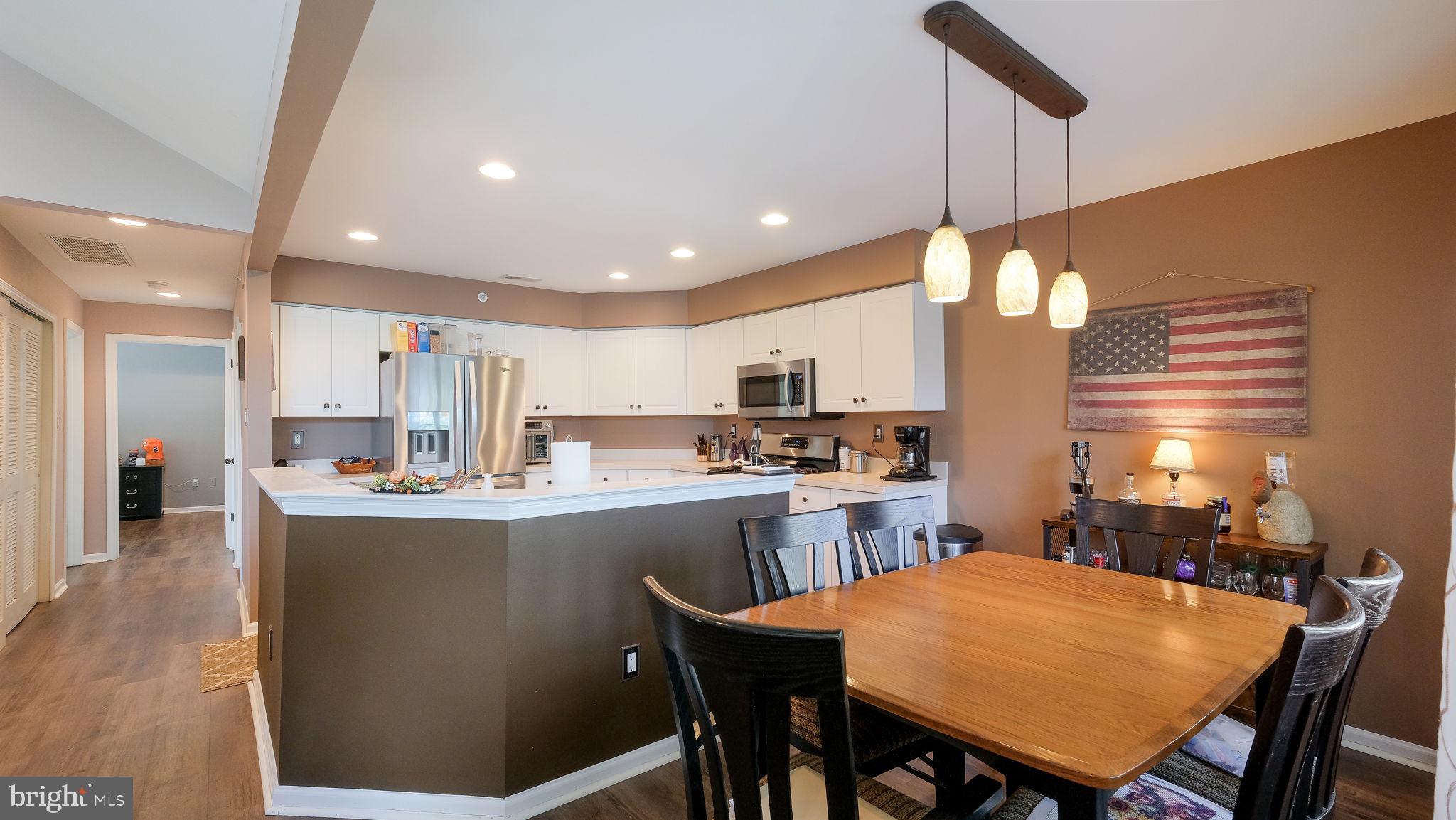 COUNTRY CROSSING - Residential