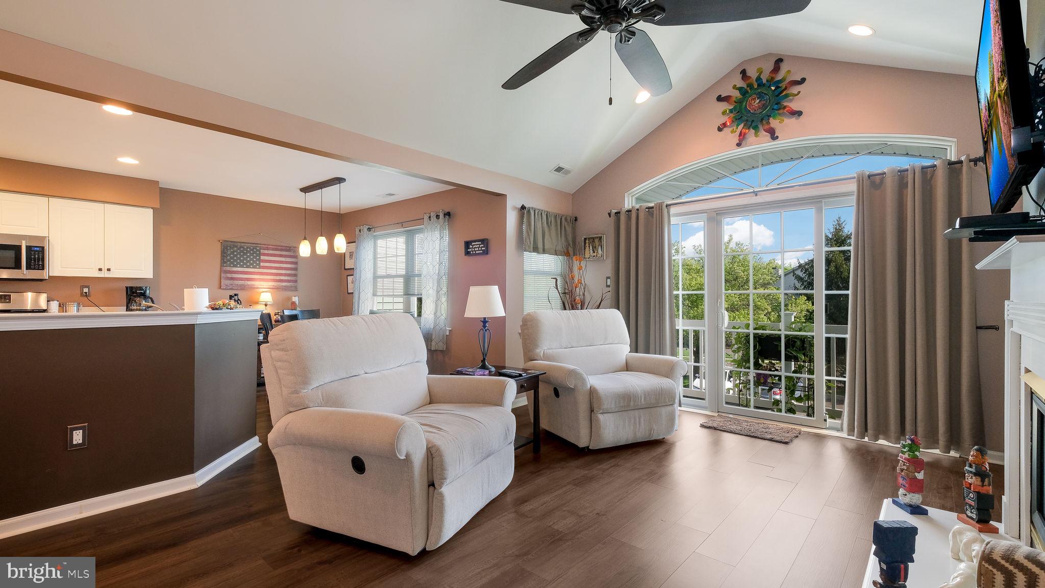 COUNTRY CROSSING - Residential