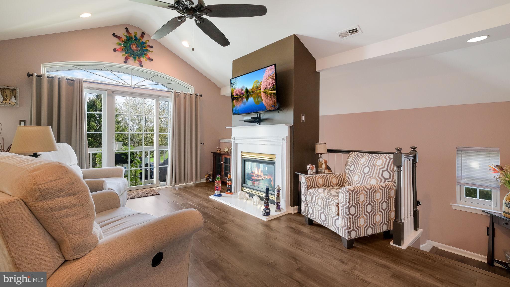 COUNTRY CROSSING - Residential