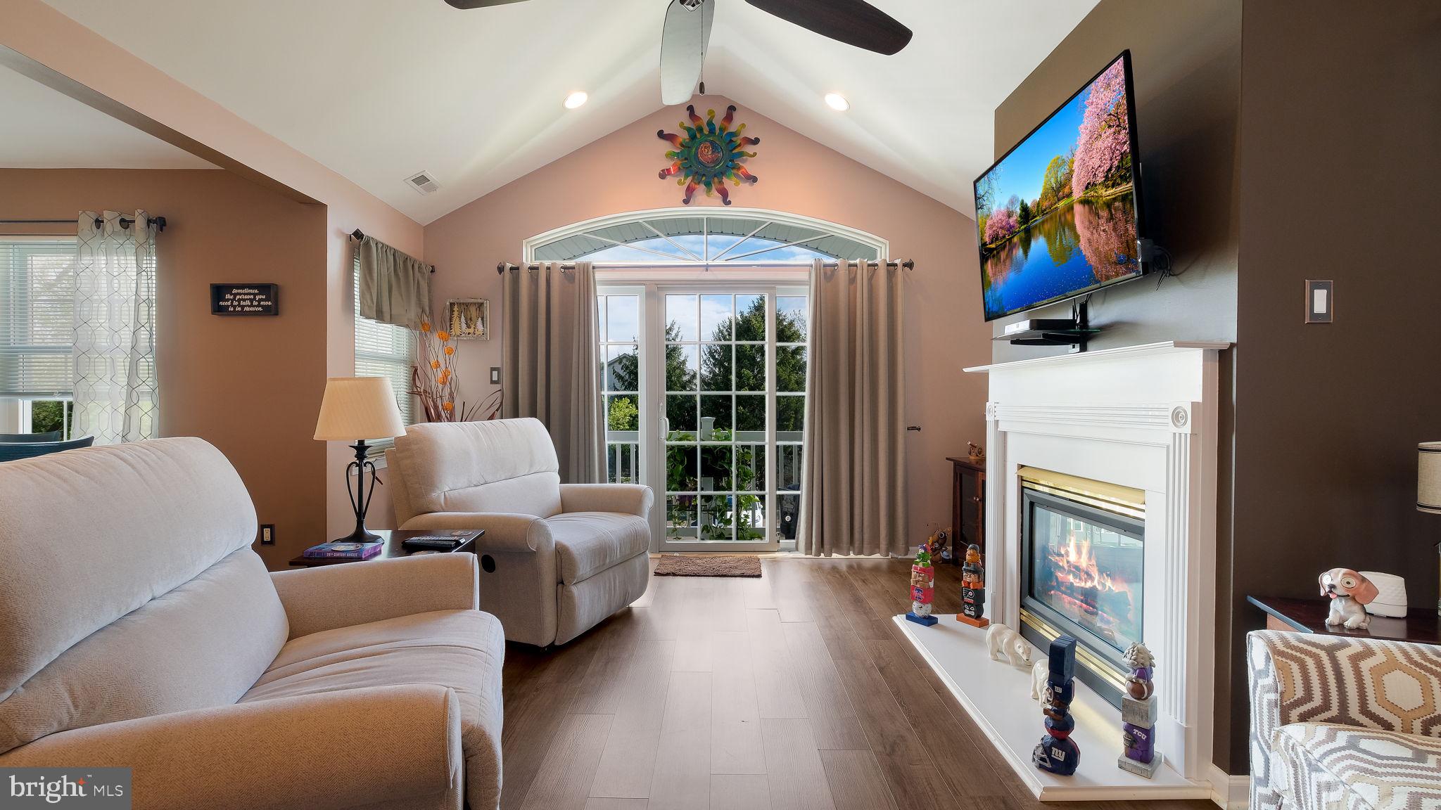 COUNTRY CROSSING - Residential