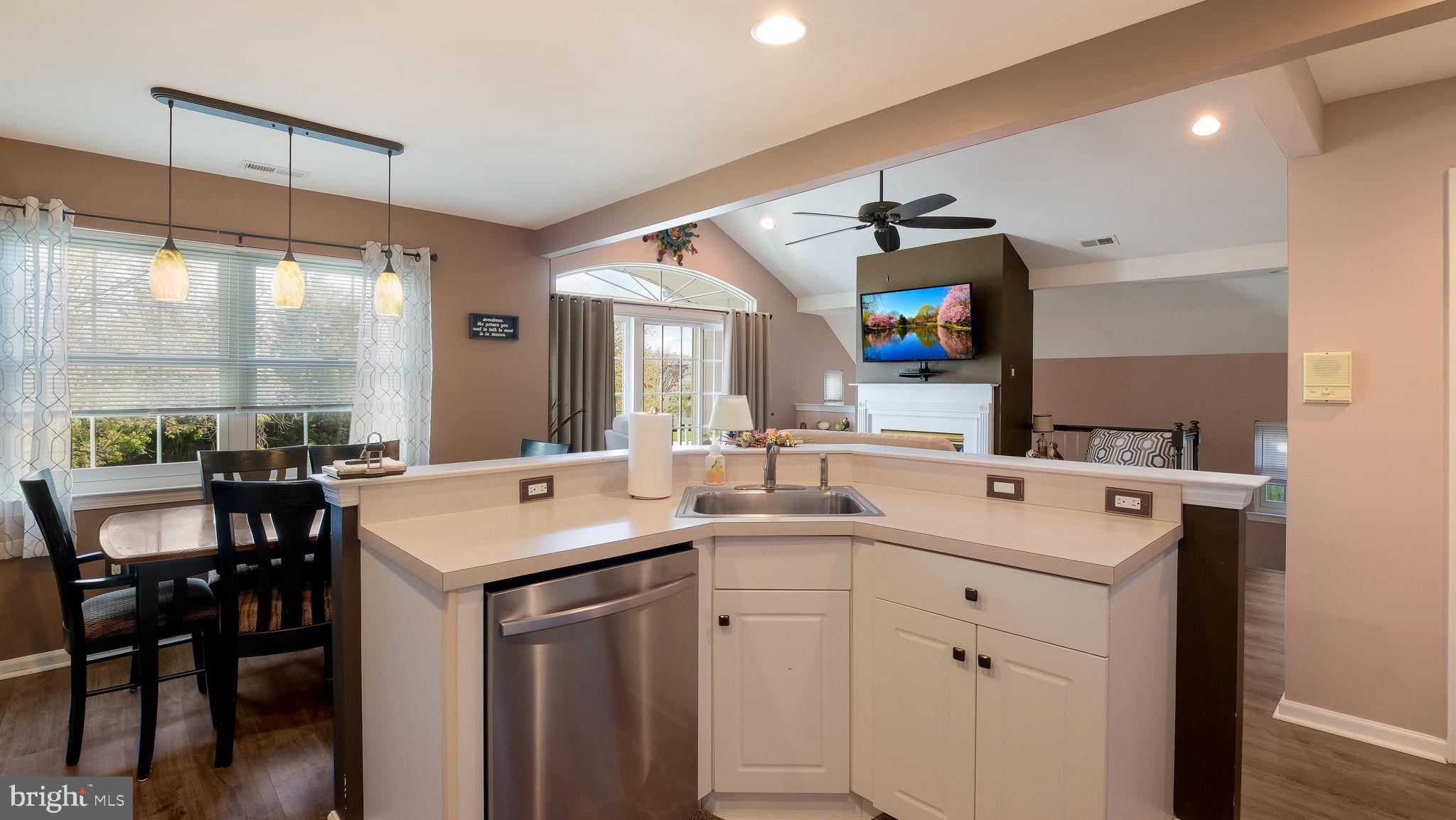 COUNTRY CROSSING - Residential