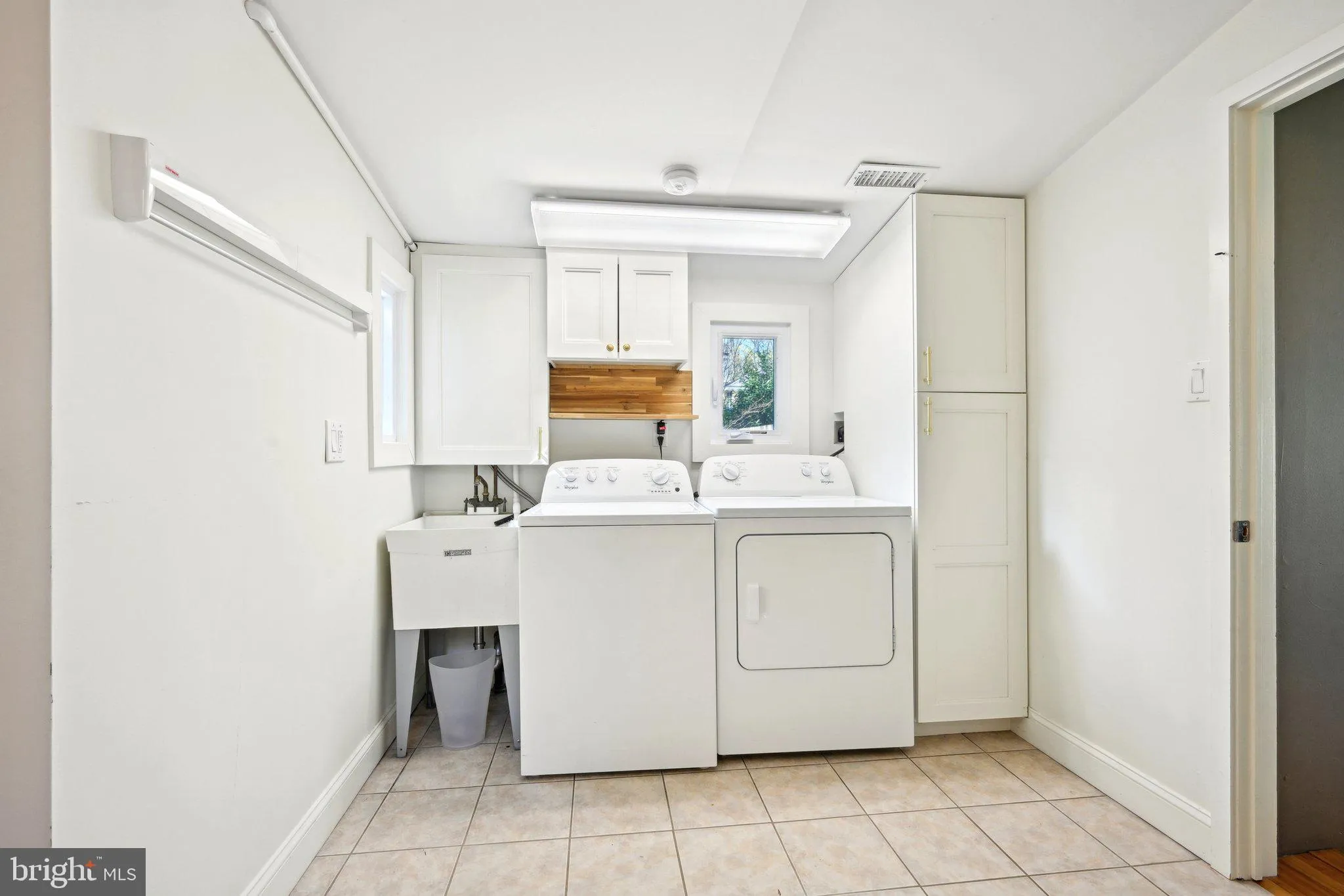 Jenkintown, Pennsylvania 19046, United States, 4 Bedrooms Bedrooms, ,4 BathroomsBathrooms,Residential,Contingent,110028