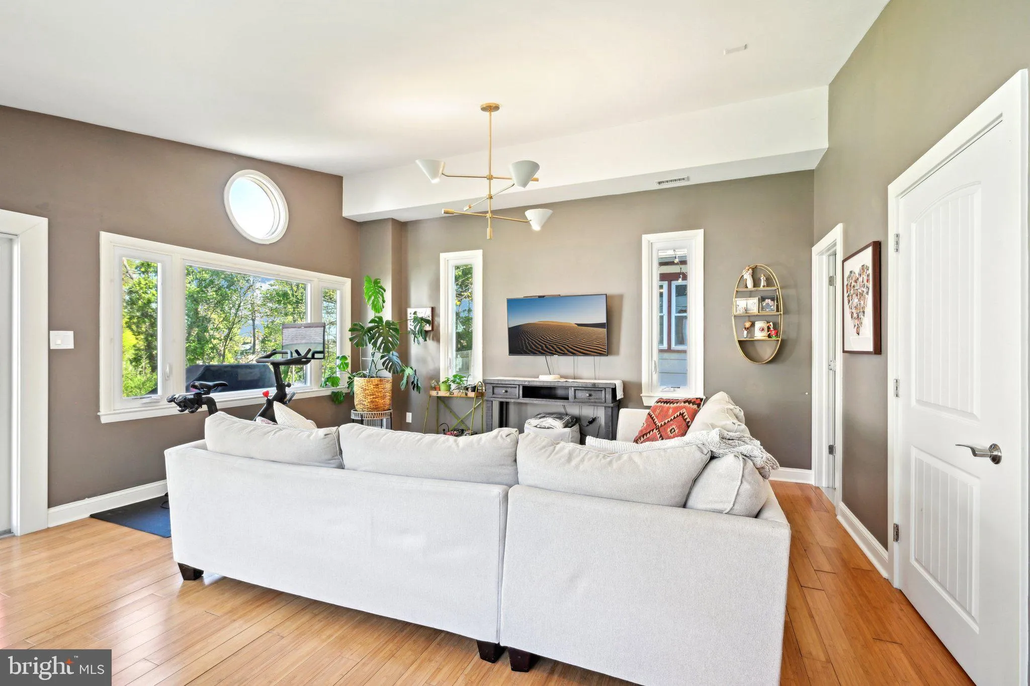 Jenkintown, Pennsylvania 19046, United States, 4 Bedrooms Bedrooms, ,4 BathroomsBathrooms,Residential,Contingent,110028