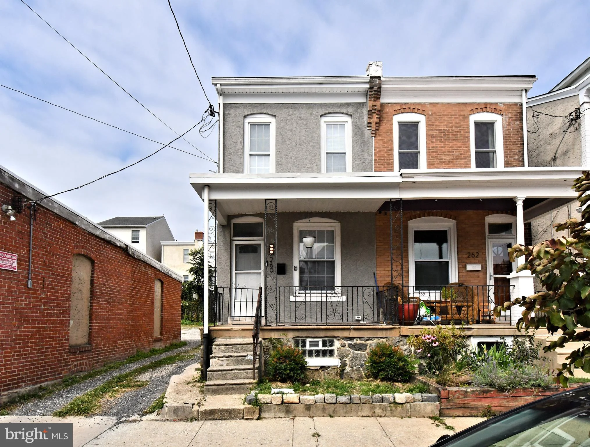260 Roxborough Avenue