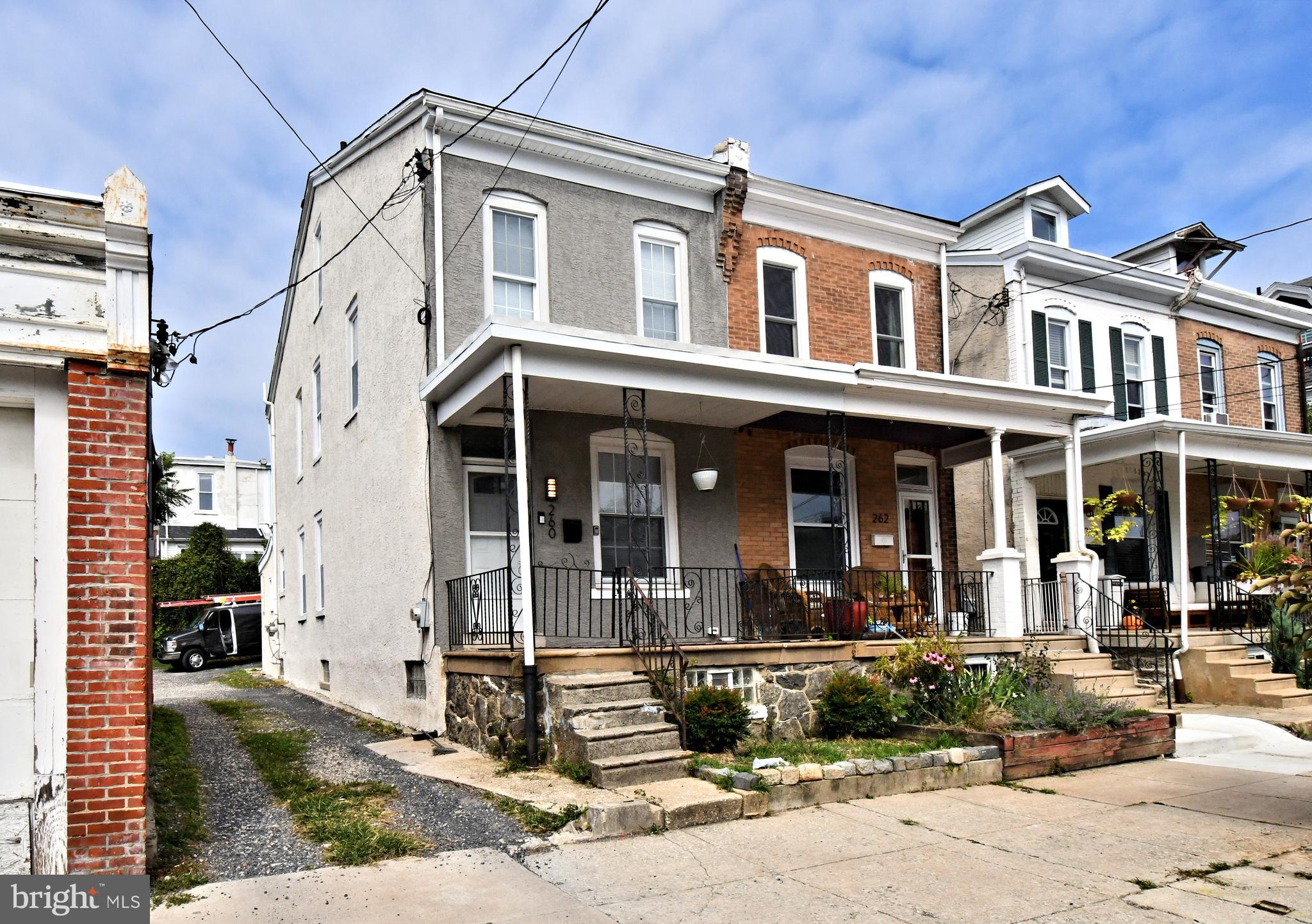 260 ROXBOROUGH AVENUE