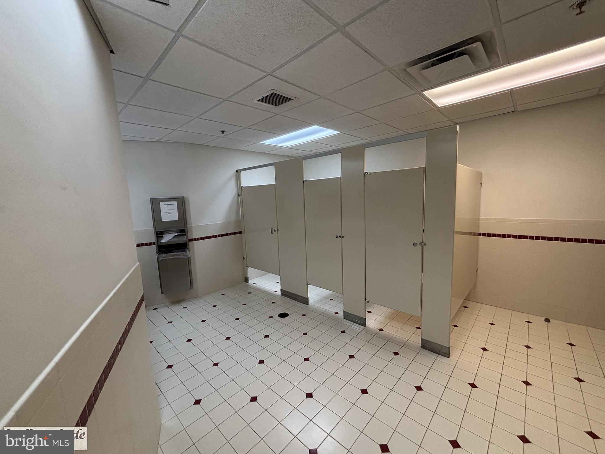 WILLOW SHADE - Commercial Lease