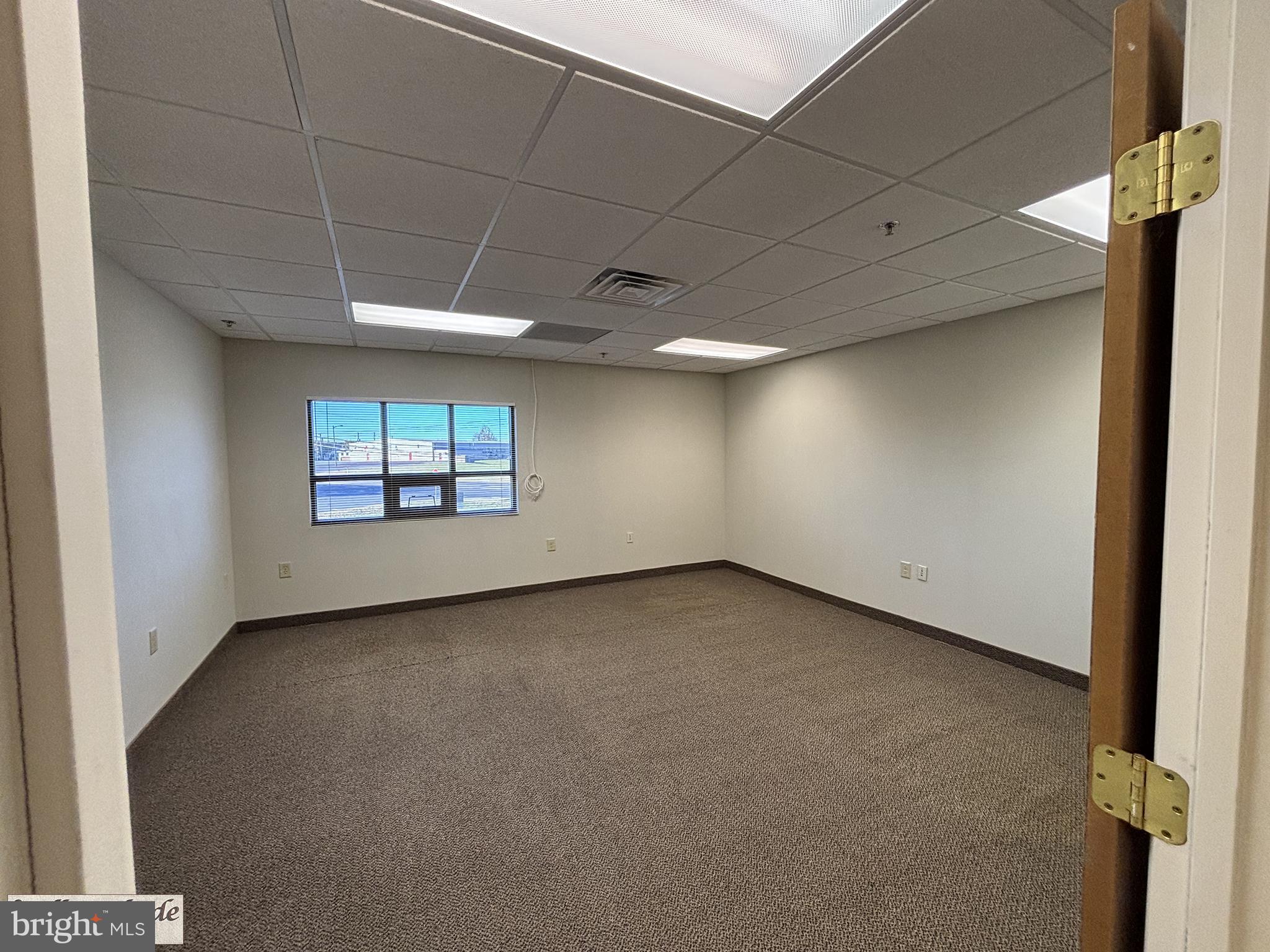 WILLOW SHADE - Commercial Lease