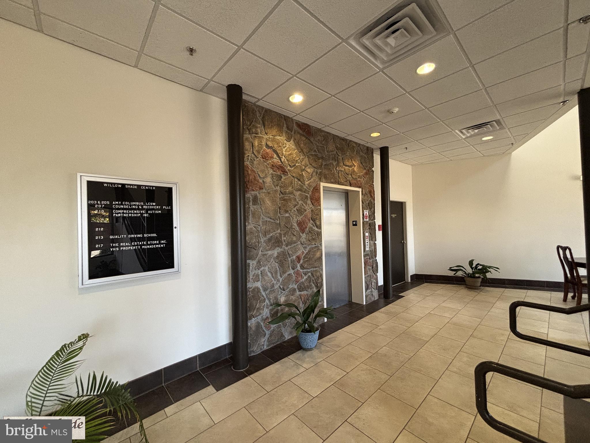 WILLOW SHADE - Commercial Lease