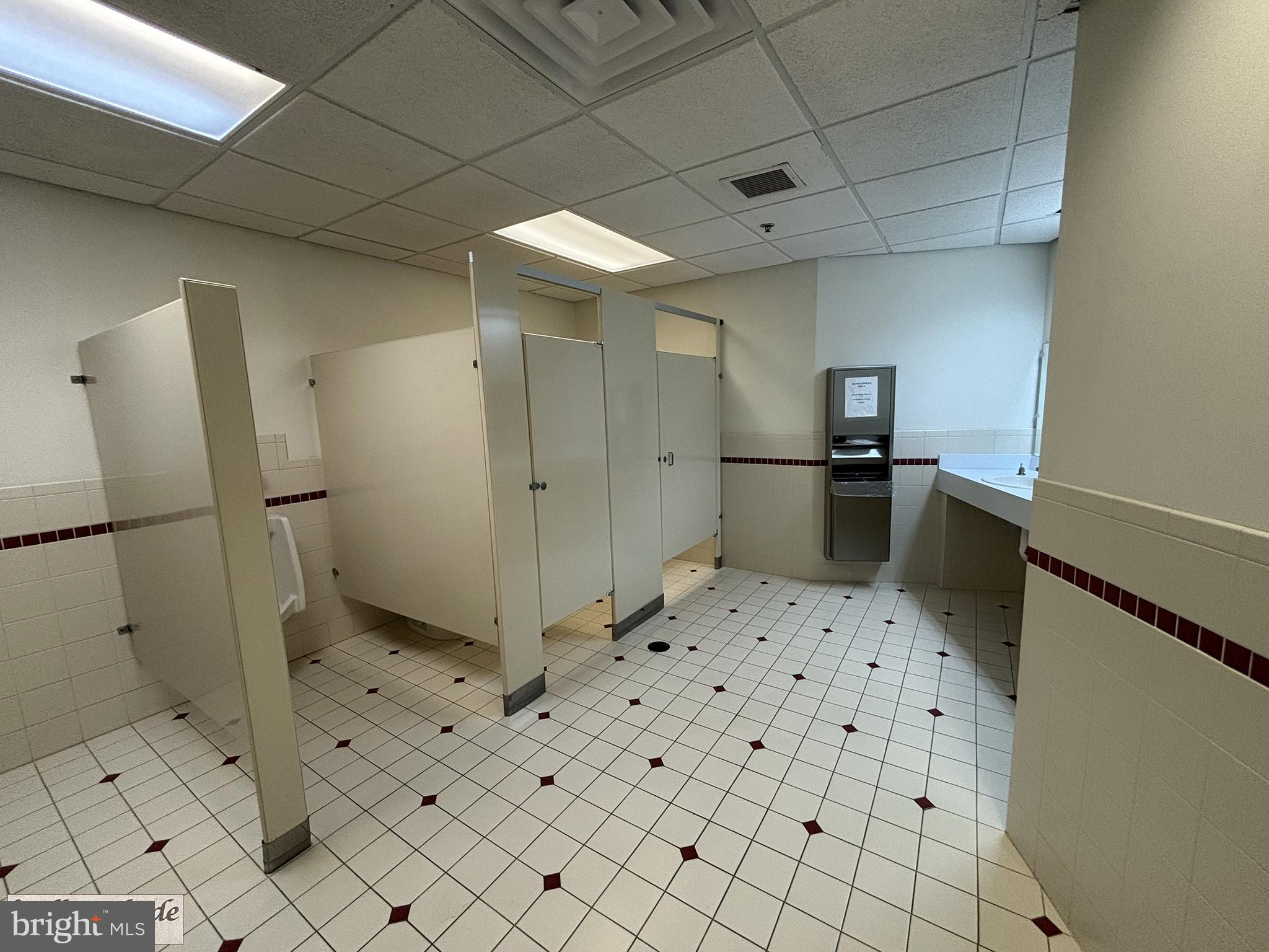 WILLOW SHADE - Commercial Lease