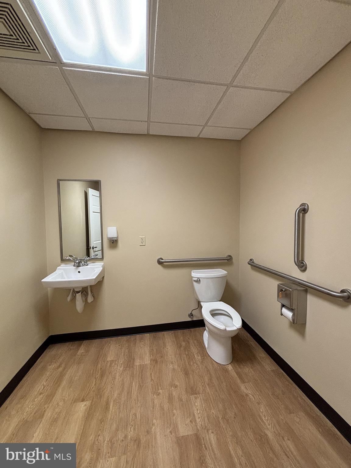 WILLOW SHADE - Commercial Lease