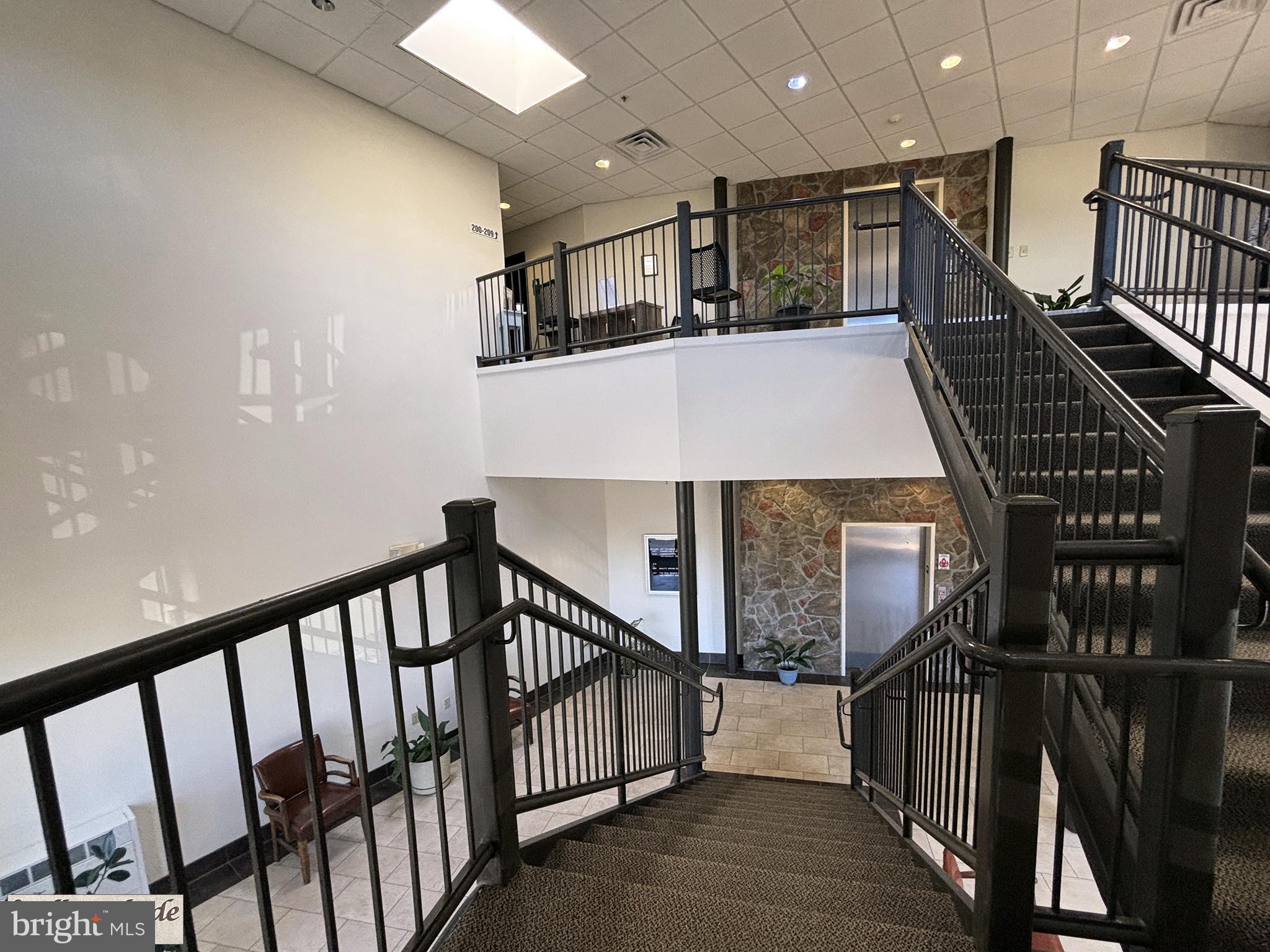 WILLOW SHADE - Commercial Lease