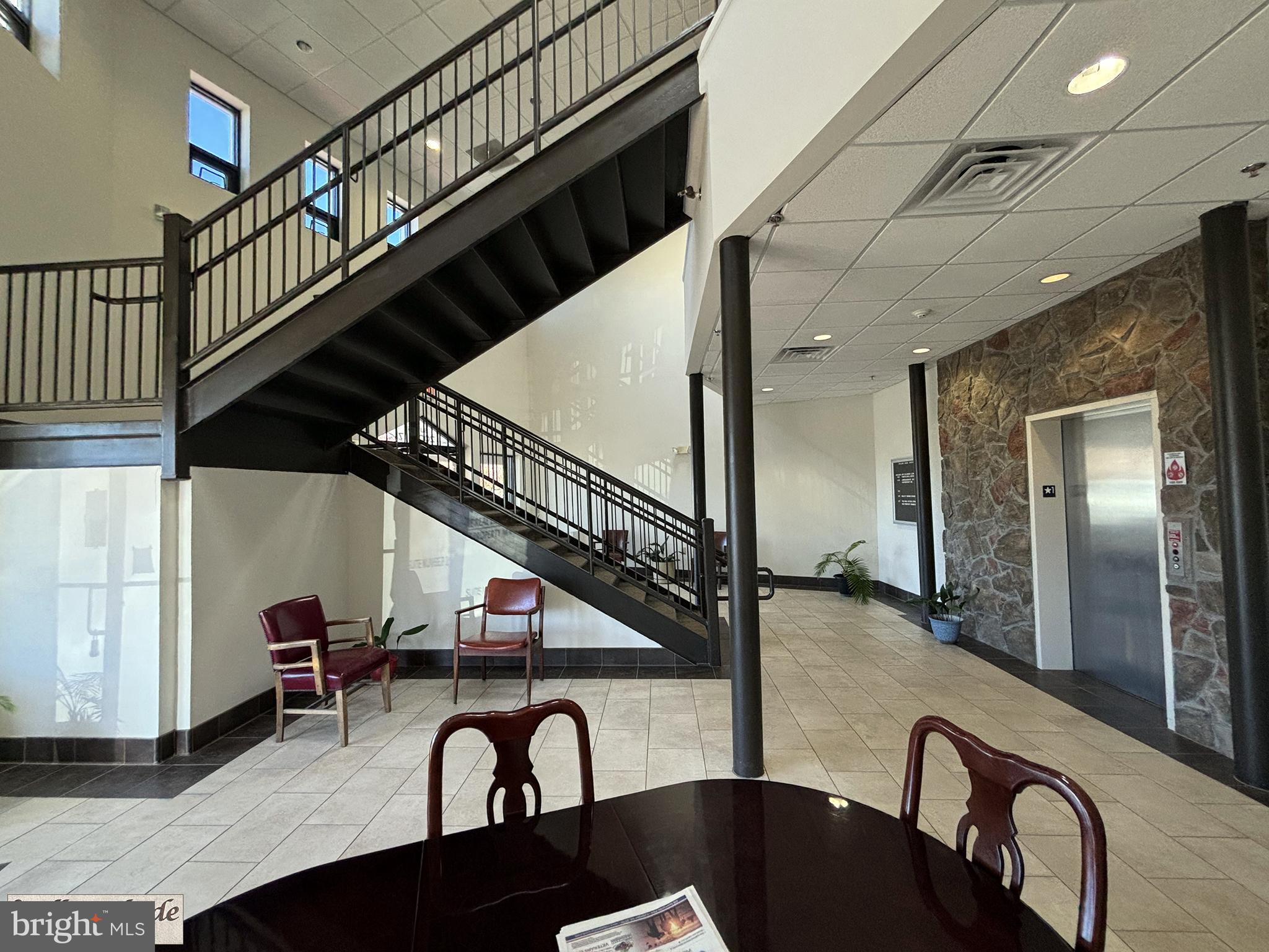 WILLOW SHADE - Commercial Lease