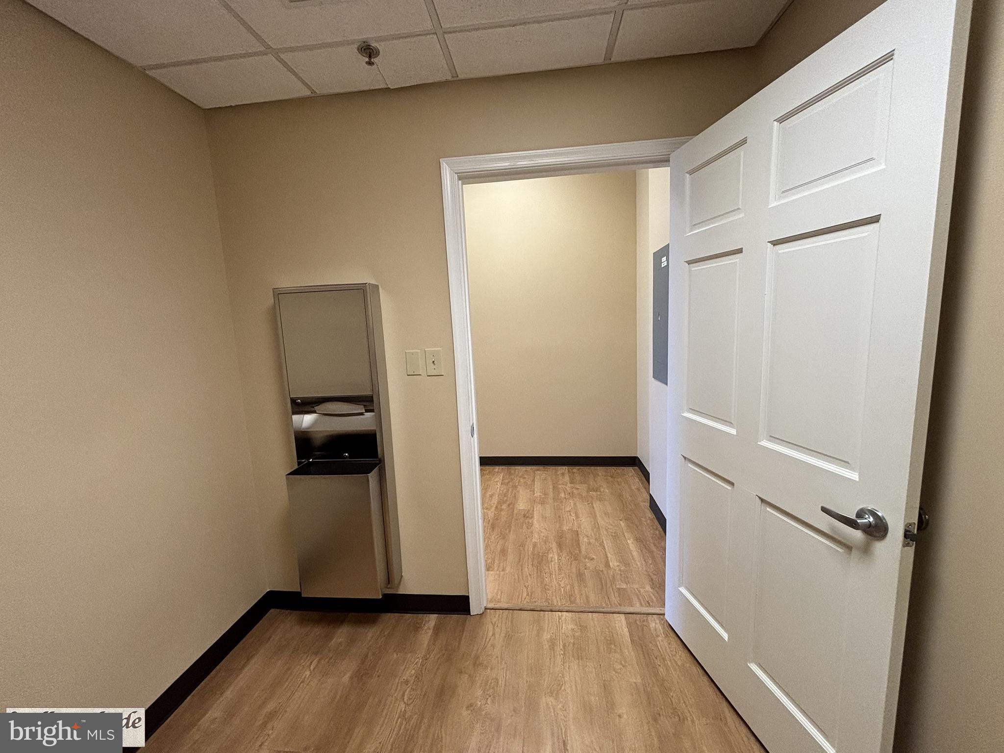 WILLOW SHADE - Commercial Lease