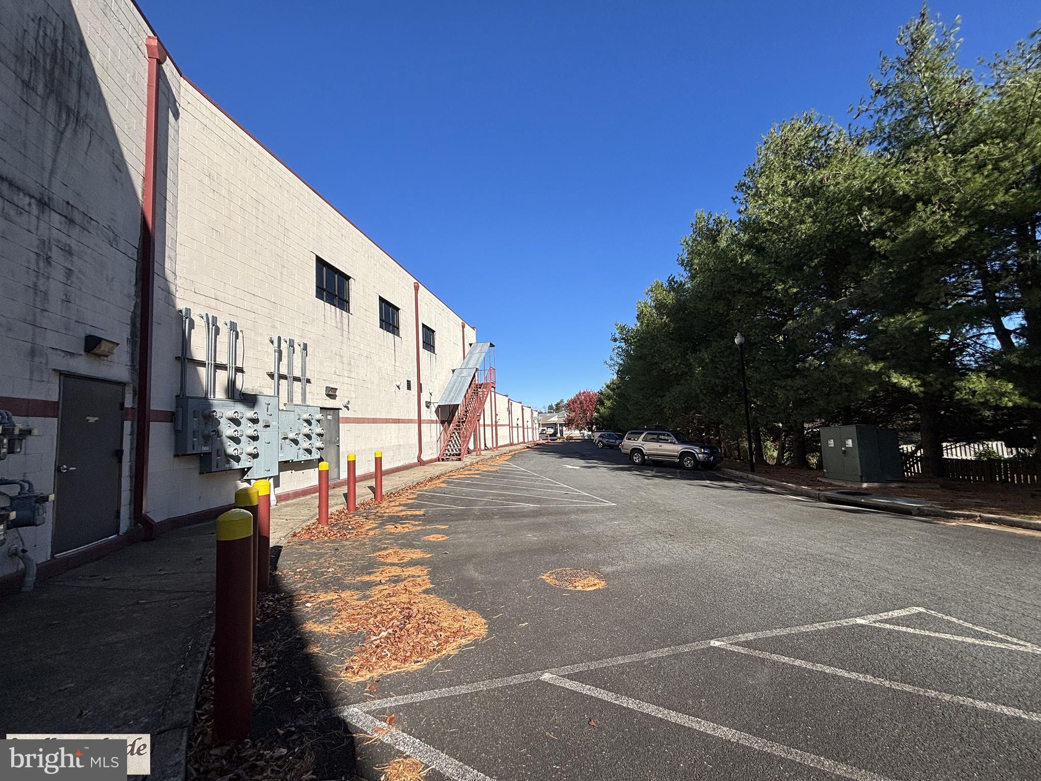 WILLOW SHADE - Commercial Lease