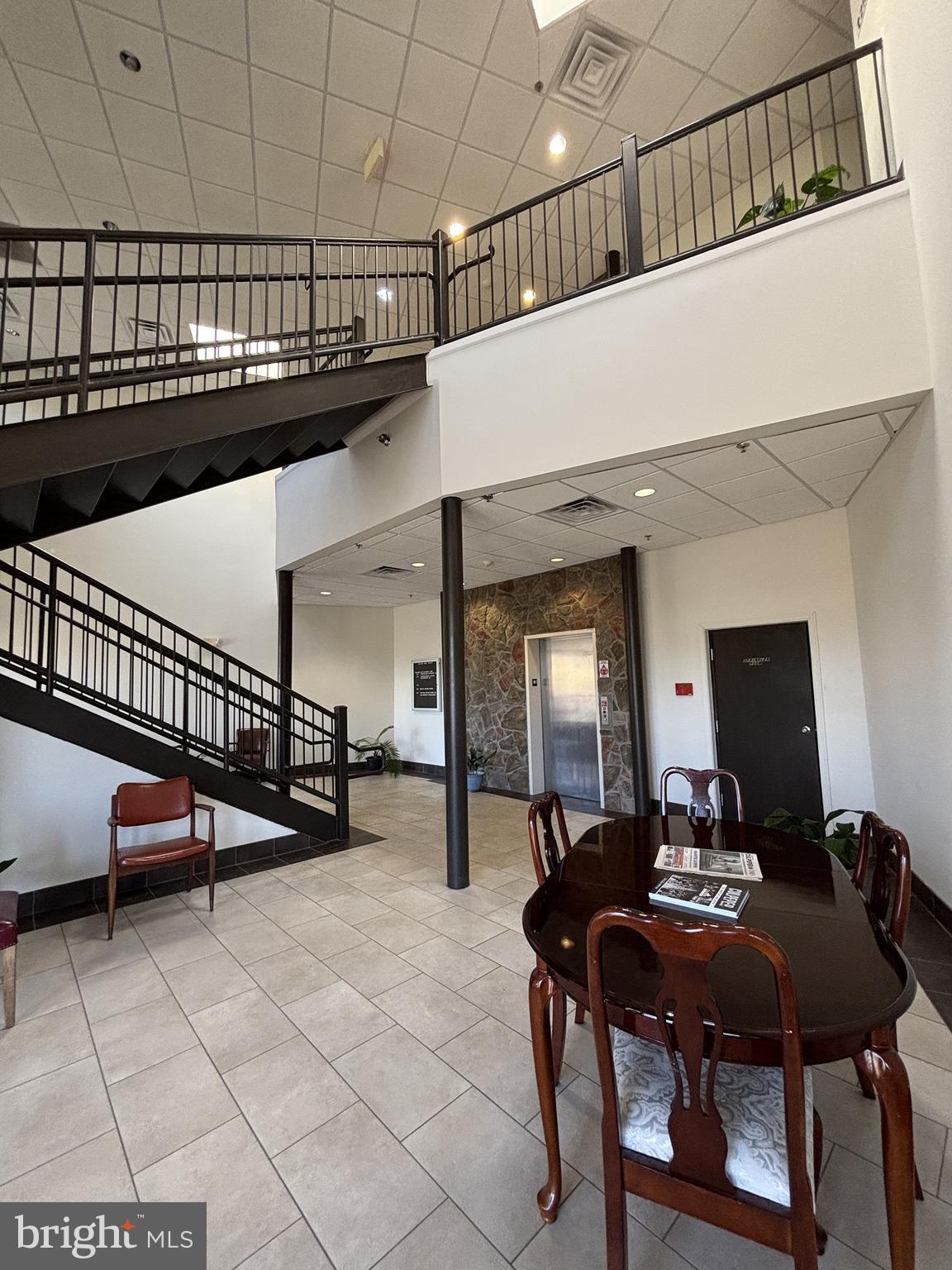 WILLOW SHADE - Commercial Lease