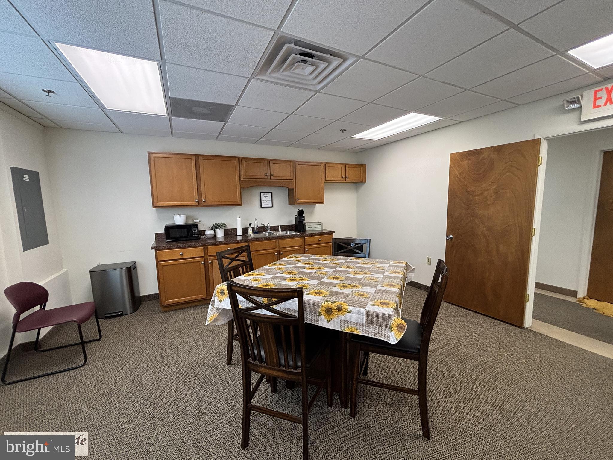 WILLOW SHADE - Commercial Lease