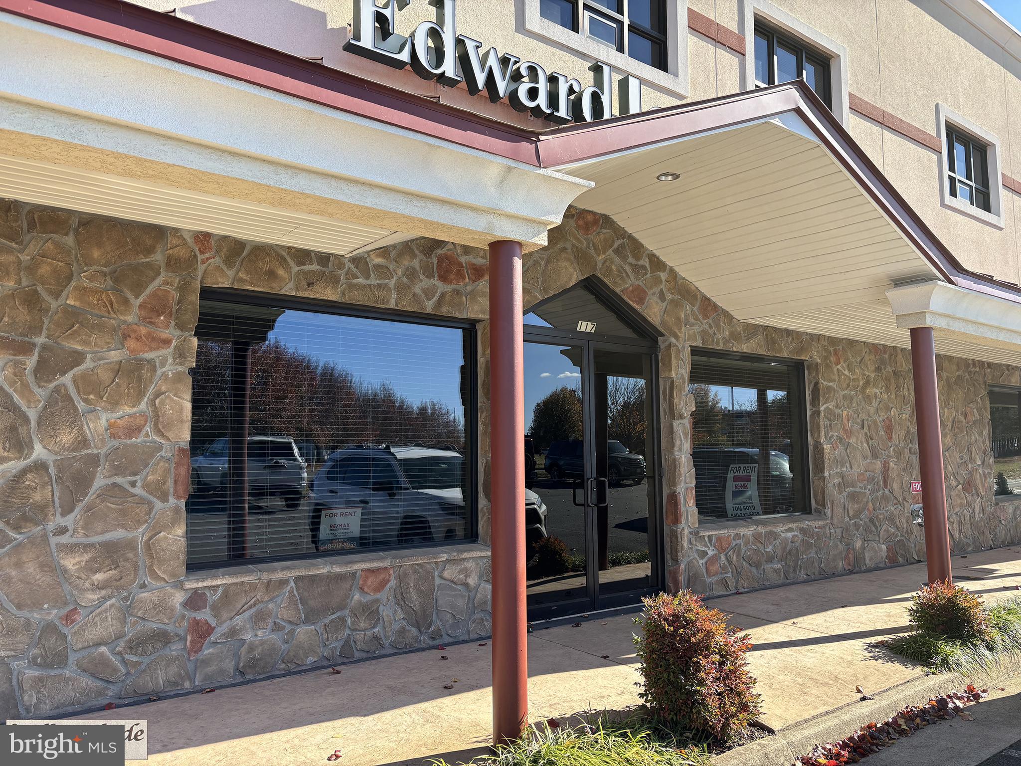 WILLOW SHADE - Commercial Lease