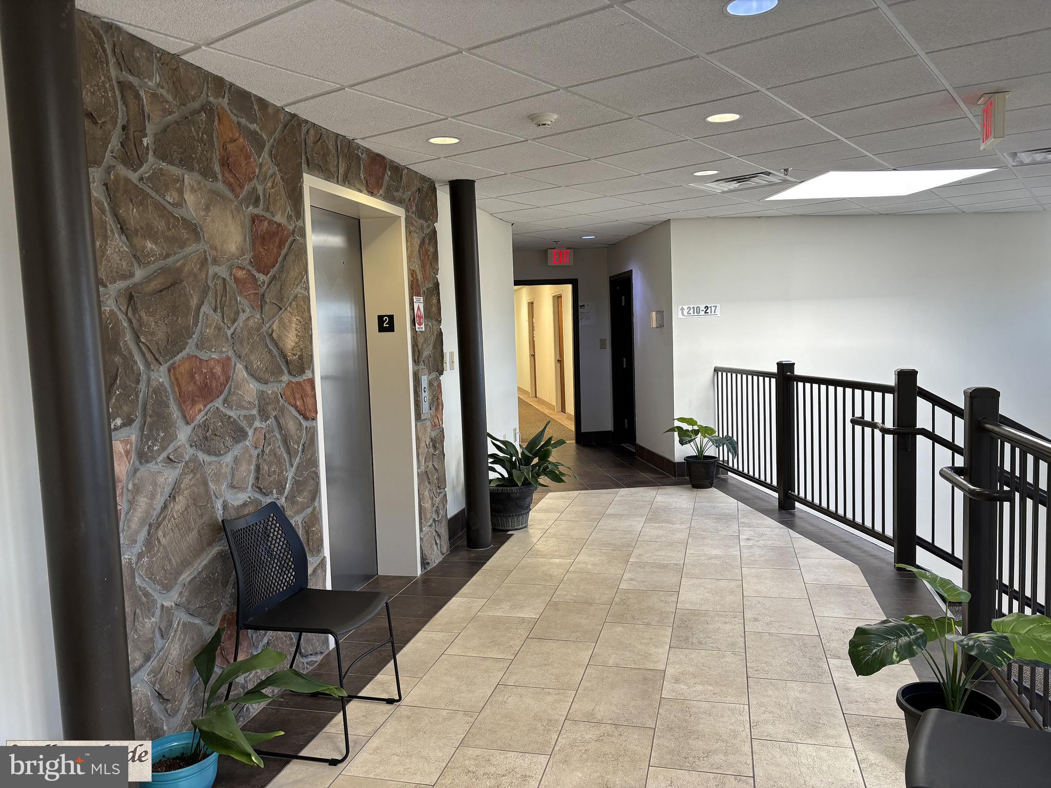 WILLOW SHADE - Commercial Lease