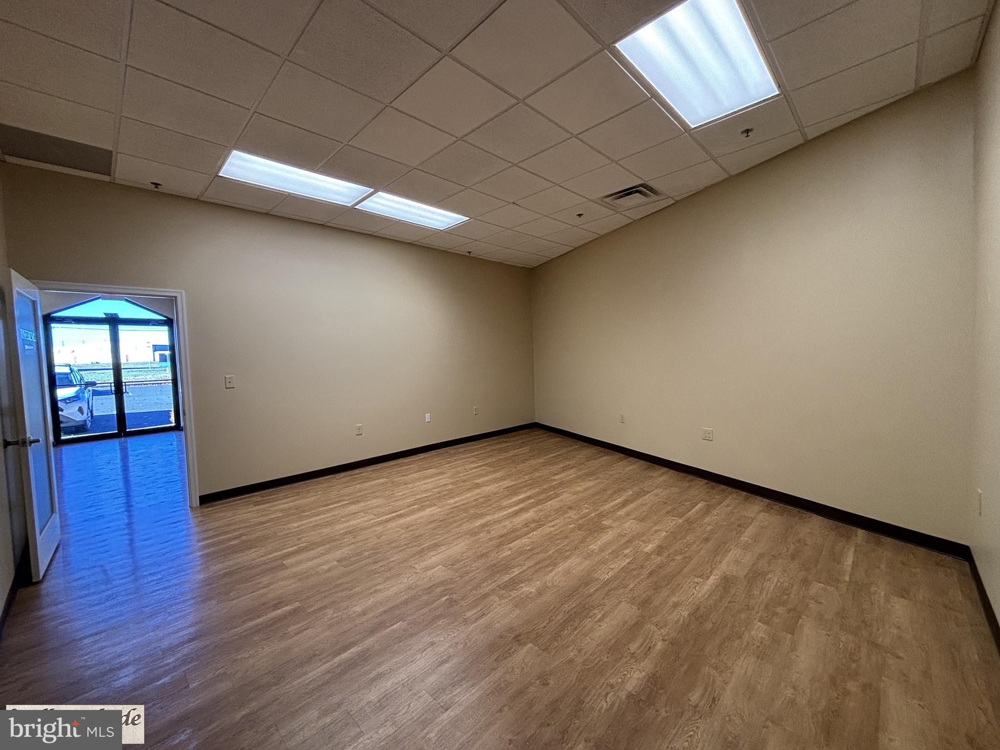 WILLOW SHADE - Commercial Lease