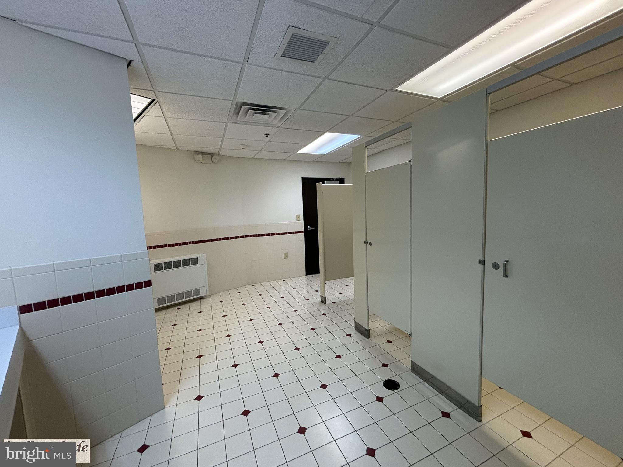 WILLOW SHADE - Commercial Lease