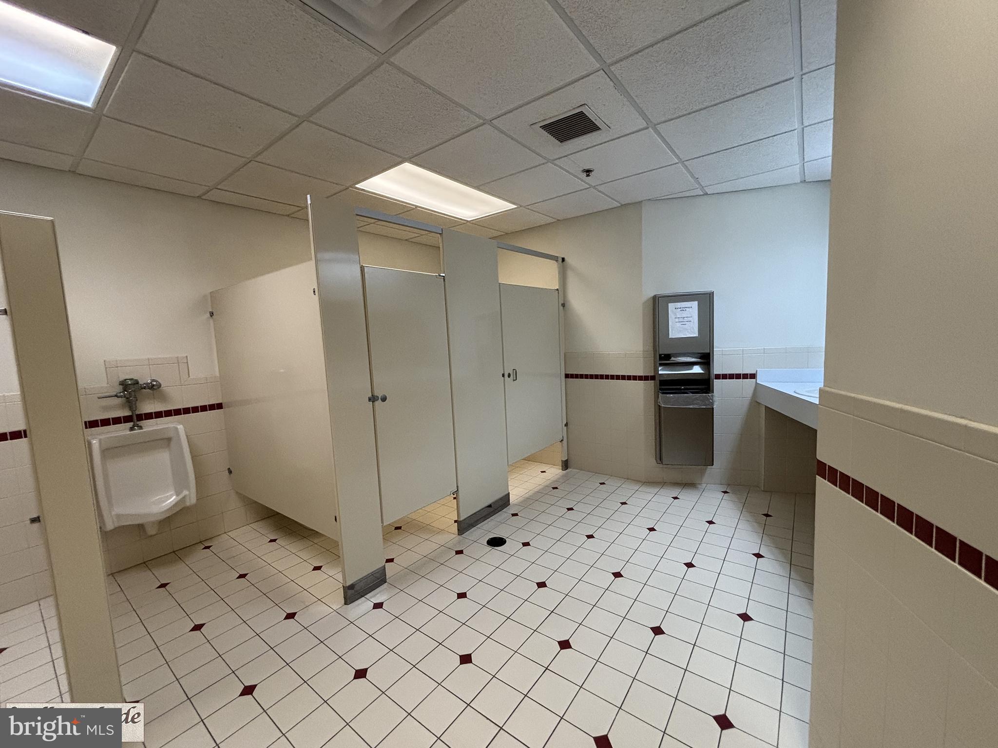 WILLOW SHADE - Commercial Lease