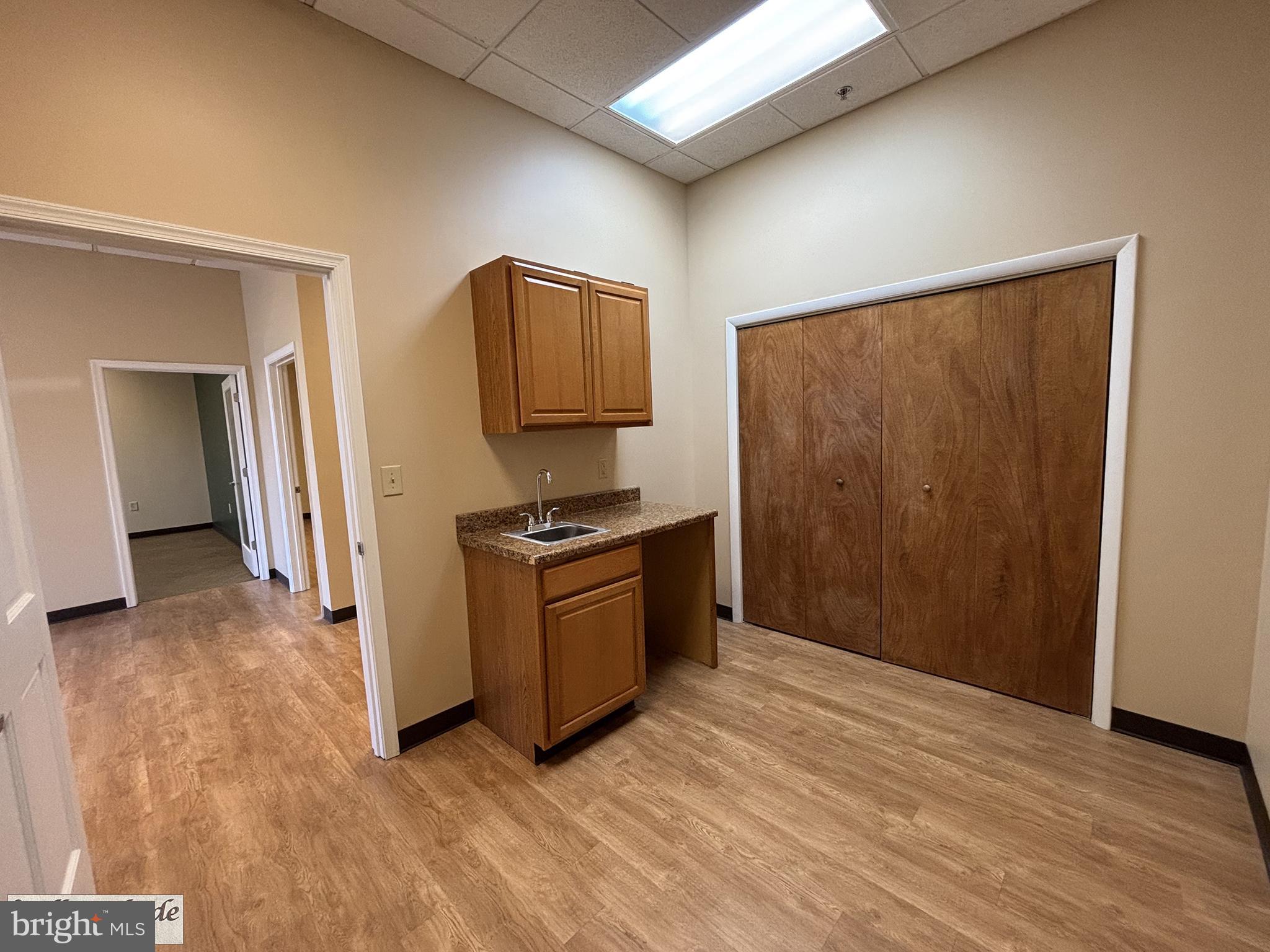 WILLOW SHADE - Commercial Lease