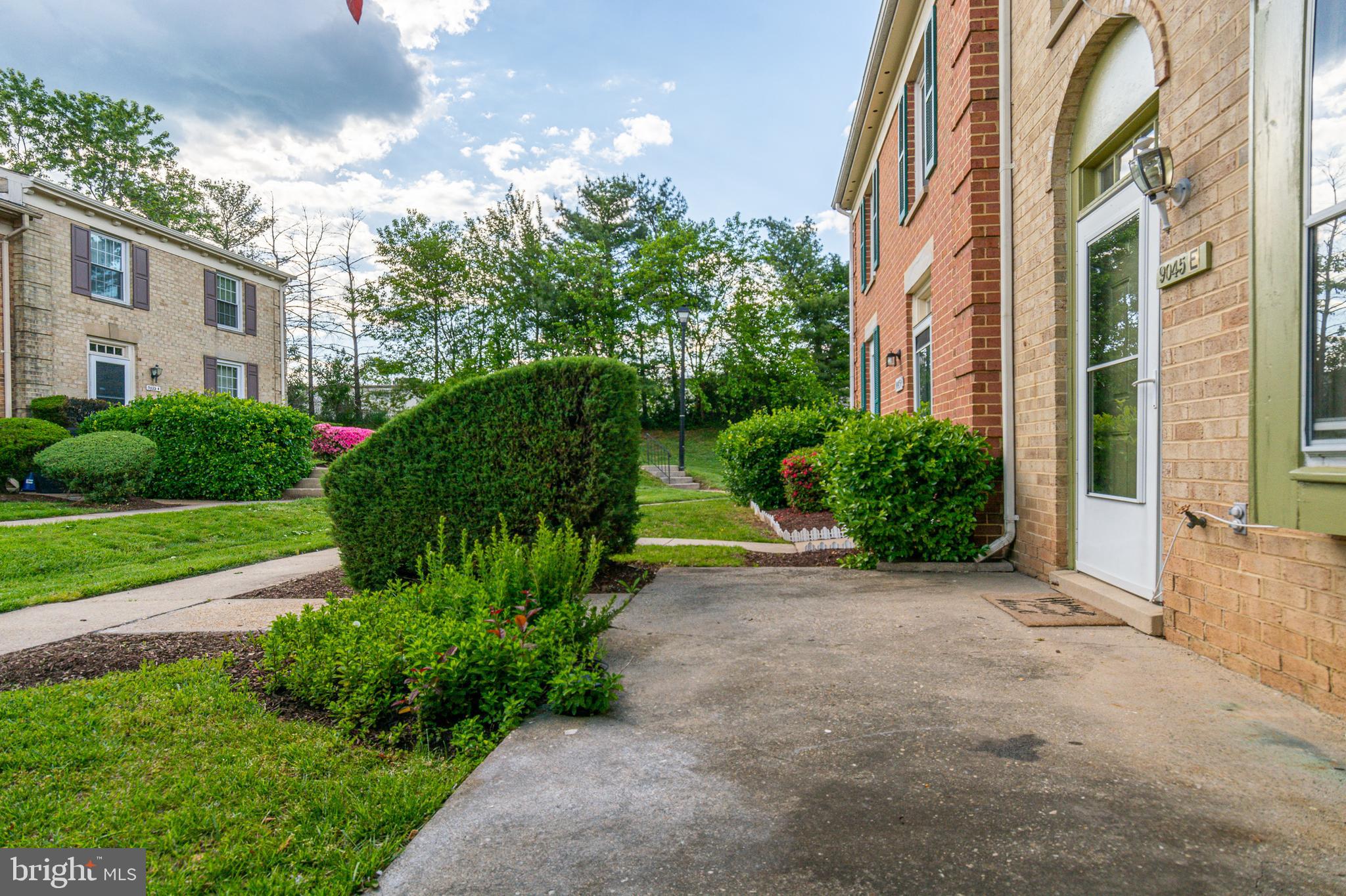 WHISKEY BOTTOM SQUARE - Residential