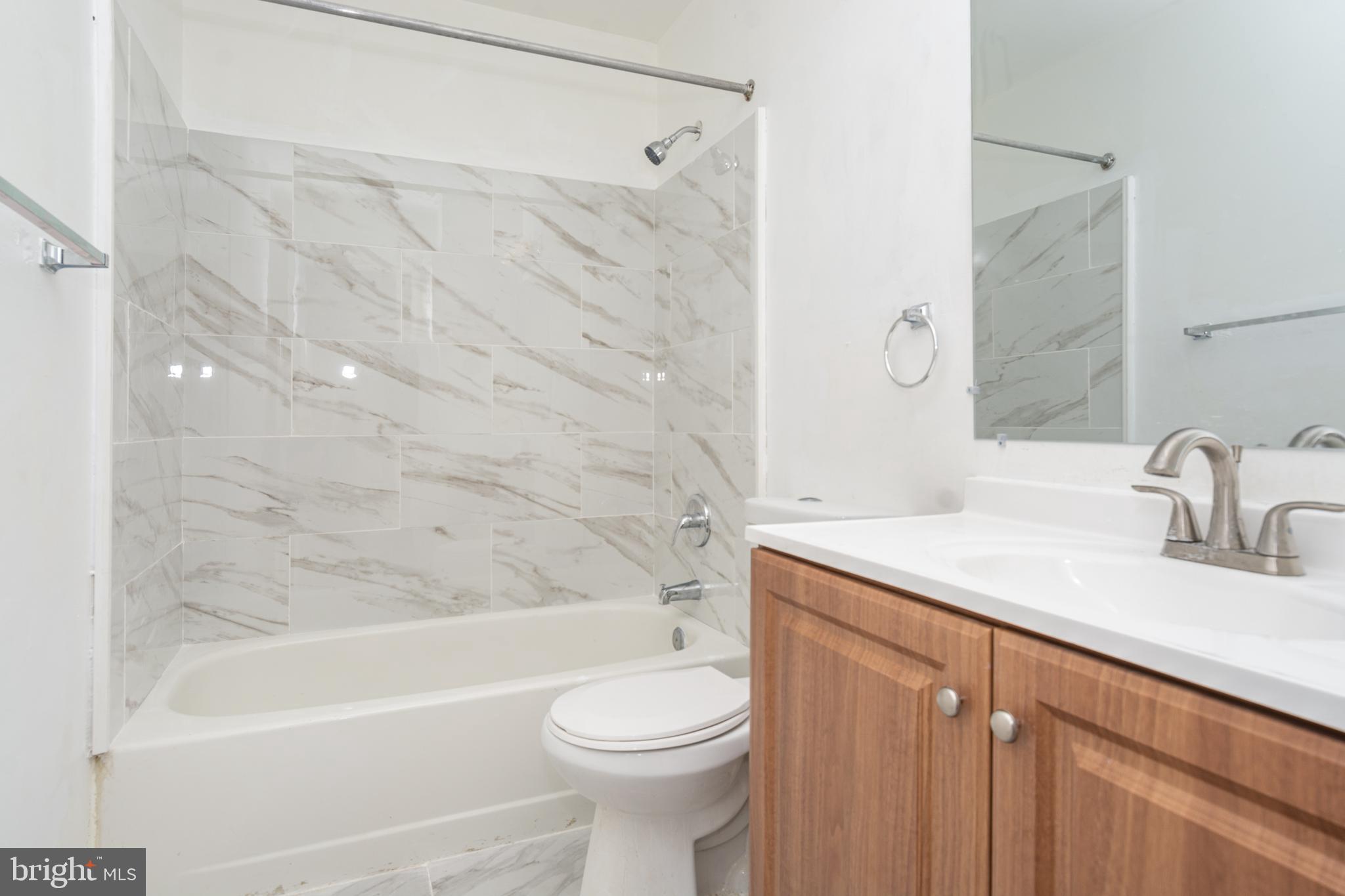 WHISKEY BOTTOM SQUARE - Residential