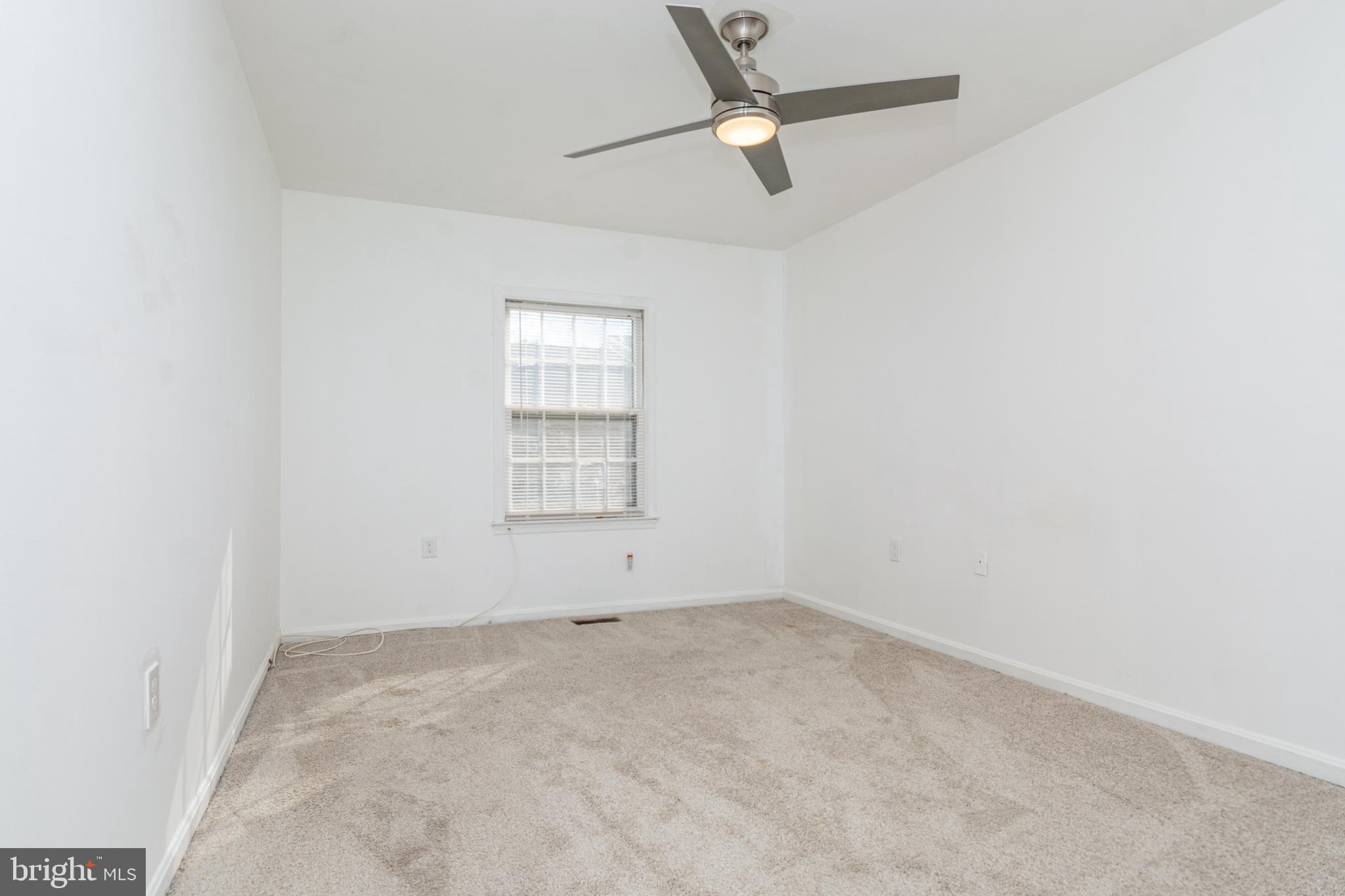 WHISKEY BOTTOM SQUARE - Residential